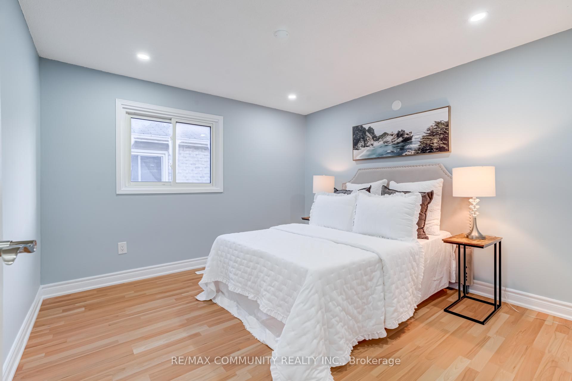 Photo 23 of 37 Irenemount Crescent, Markham, Middlefield — HOMEH