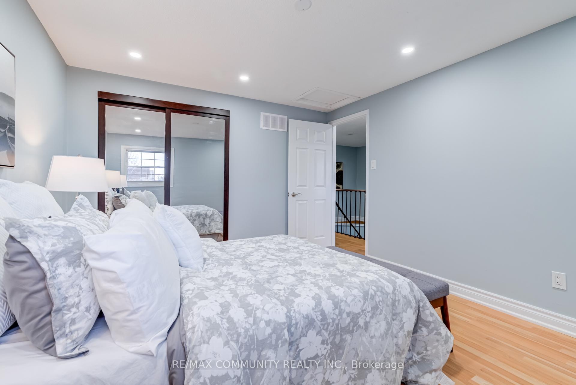 Photo 19 of 37 Irenemount Crescent, Markham, Middlefield — HOMEH