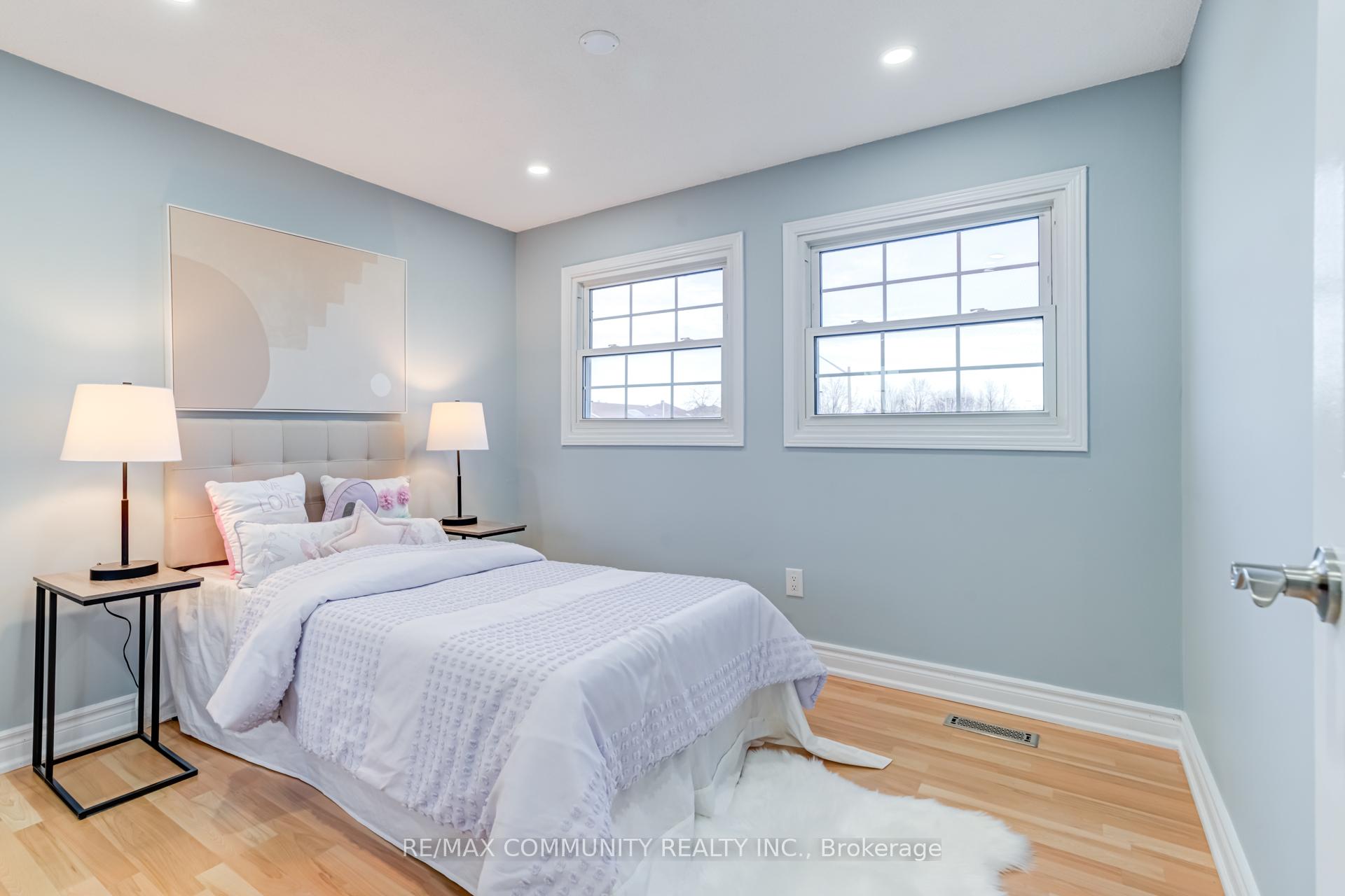 Photo 24 of 37 Irenemount Crescent, Markham, Middlefield — HOMEH