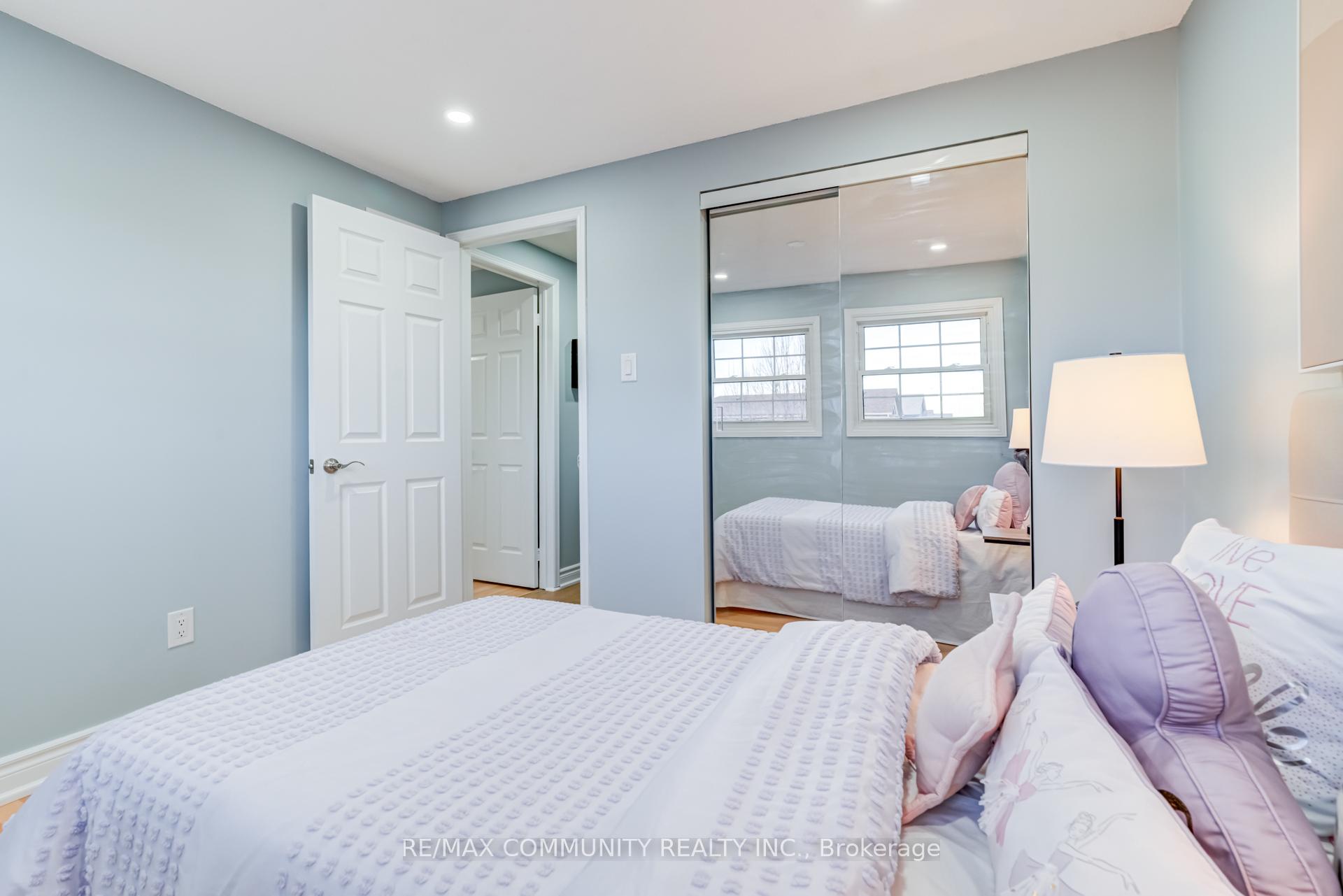 Photo 17 of 37 Irenemount Crescent, Markham, Middlefield — HOMEH