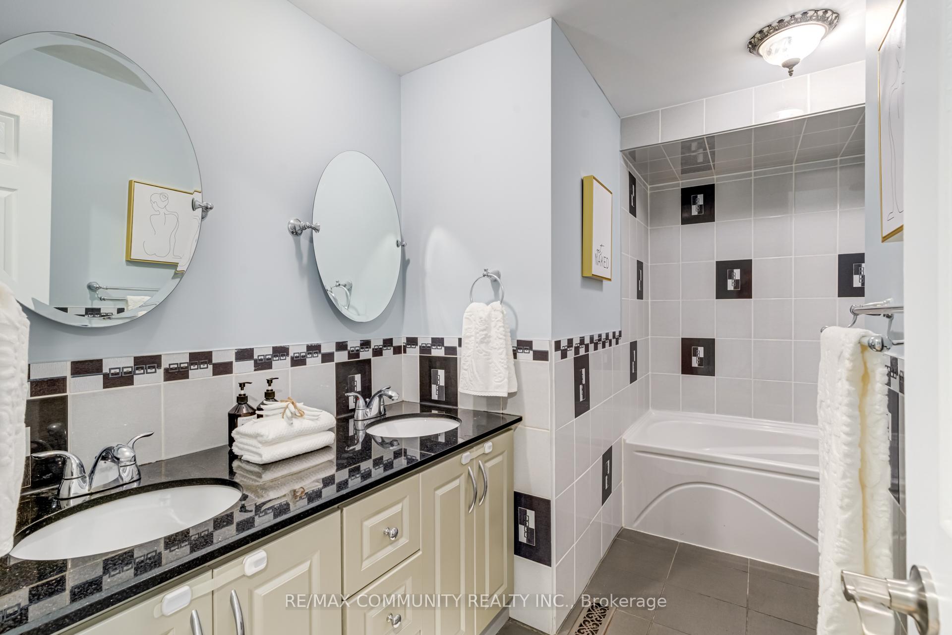 Photo 22 of 37 Irenemount Crescent, Markham, Middlefield — HOMEH