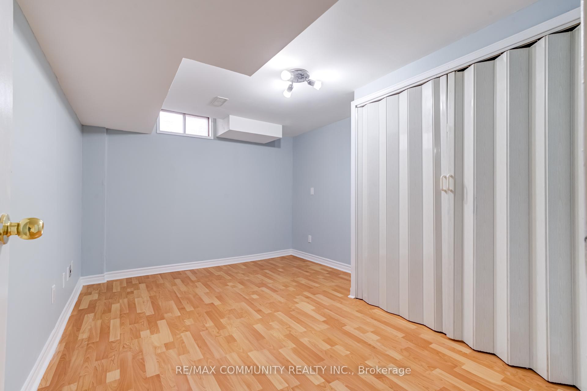 Photo 32 of 37 Irenemount Crescent, Markham, Middlefield — HOMEH