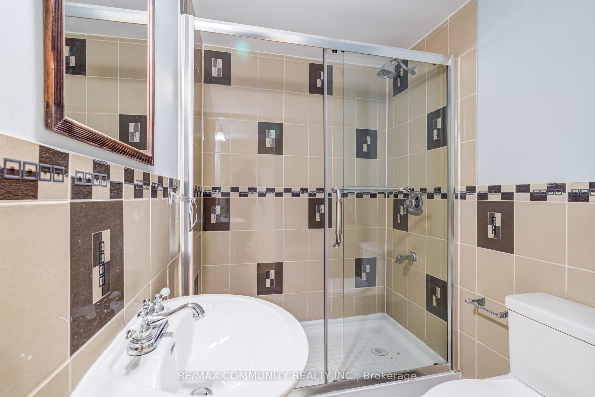 Photo 35 of 37 Irenemount Crescent, Markham, Middlefield — HOMEH
