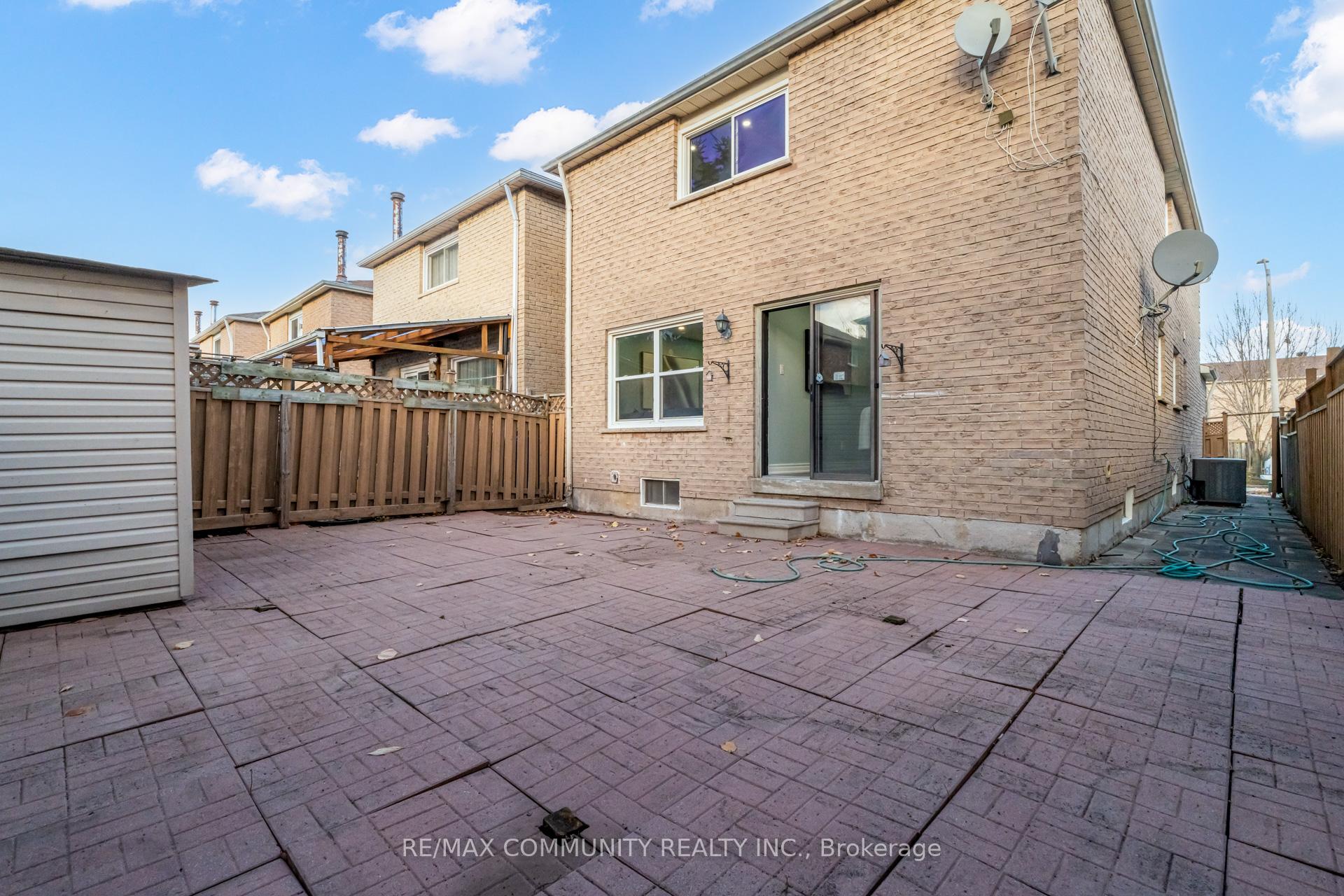 Photo 33 of 37 Irenemount Crescent, Markham, Middlefield — HOMEH