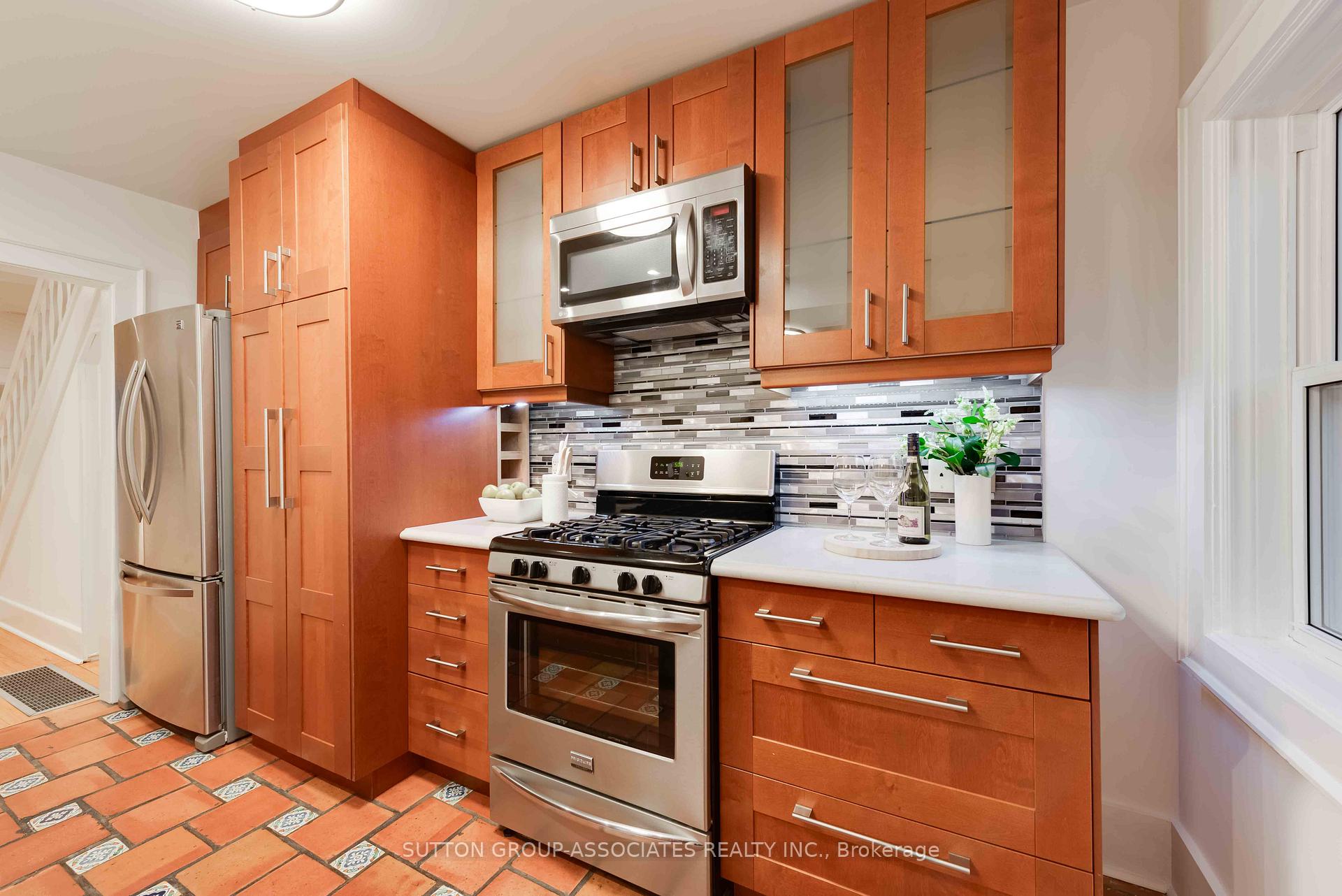 Photo 4 of 82 Roseneath Gardens, Toronto, Oakwood Village — HOMEH