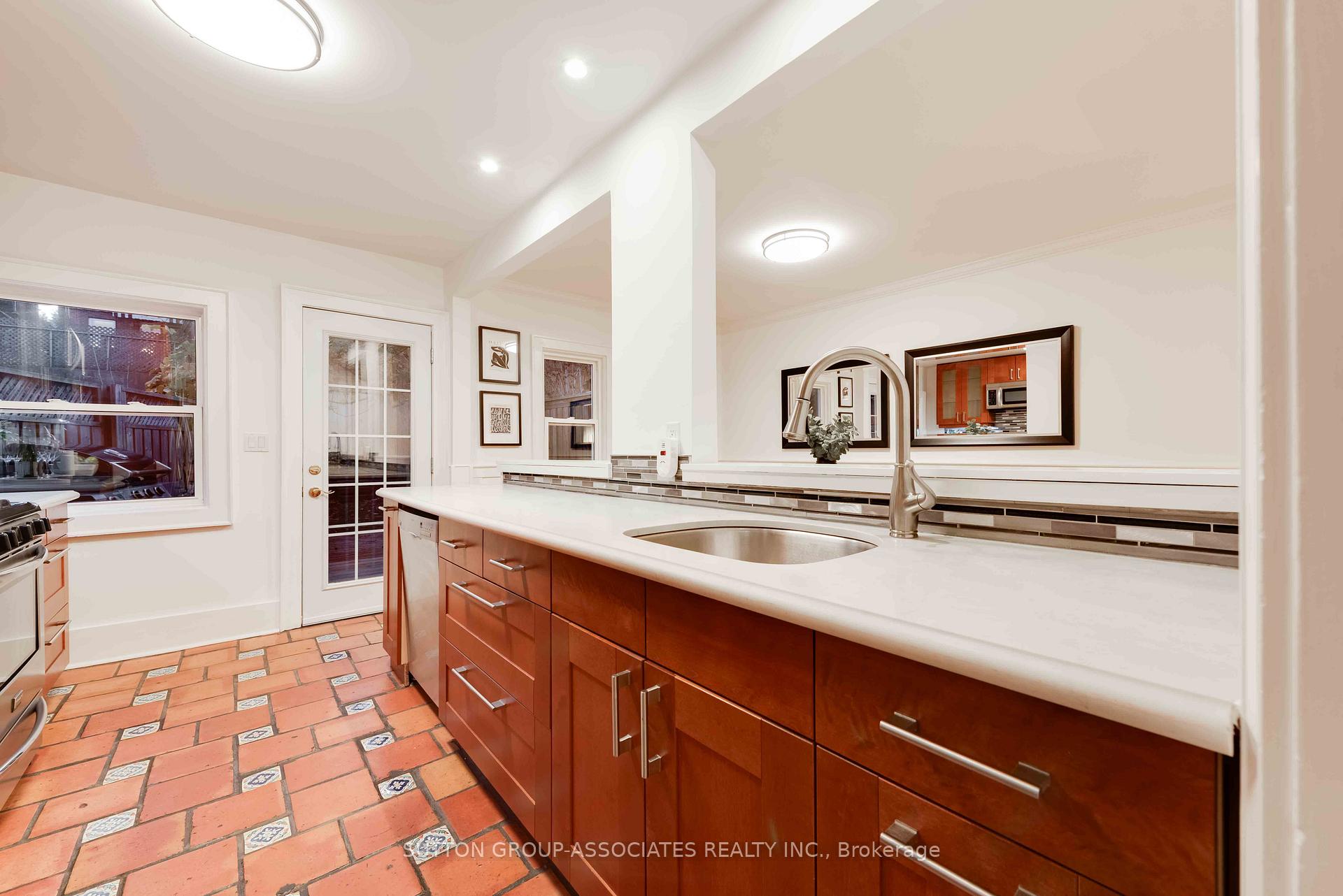 Photo 20 of 82 Roseneath Gardens, Toronto, Oakwood Village — HOMEH