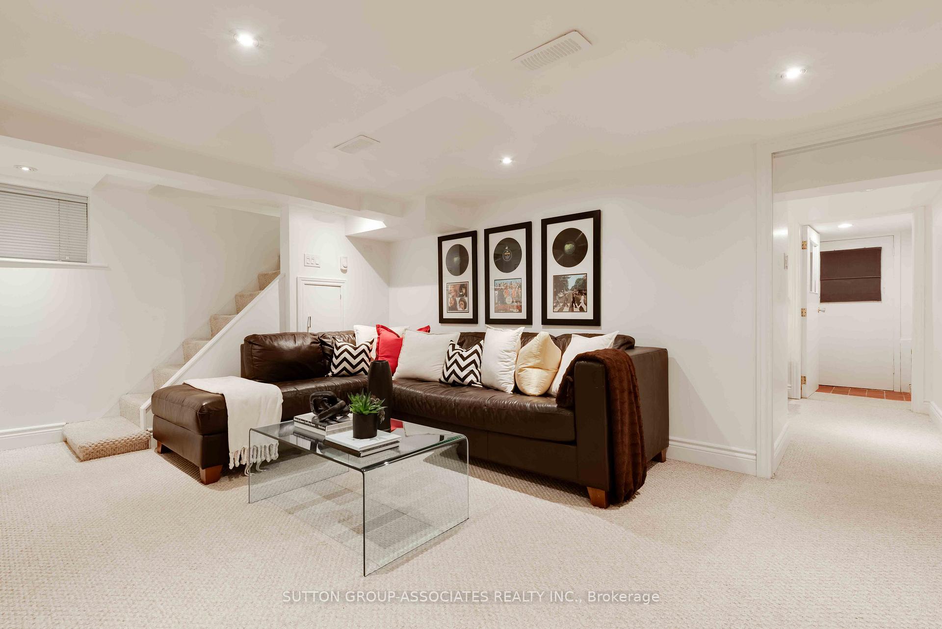 Photo 8 of 82 Roseneath Gardens, Toronto, Oakwood Village — HOMEH