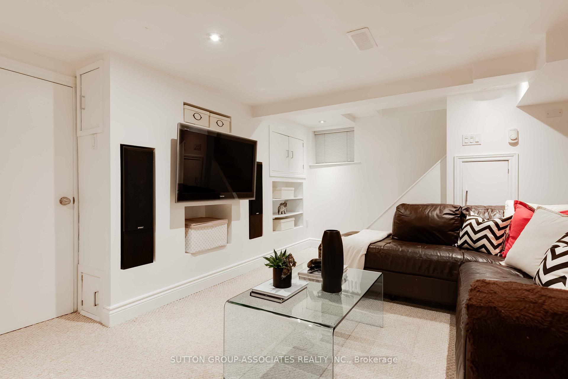 Photo 22 of 82 Roseneath Gardens, Toronto, Oakwood Village — HOMEH