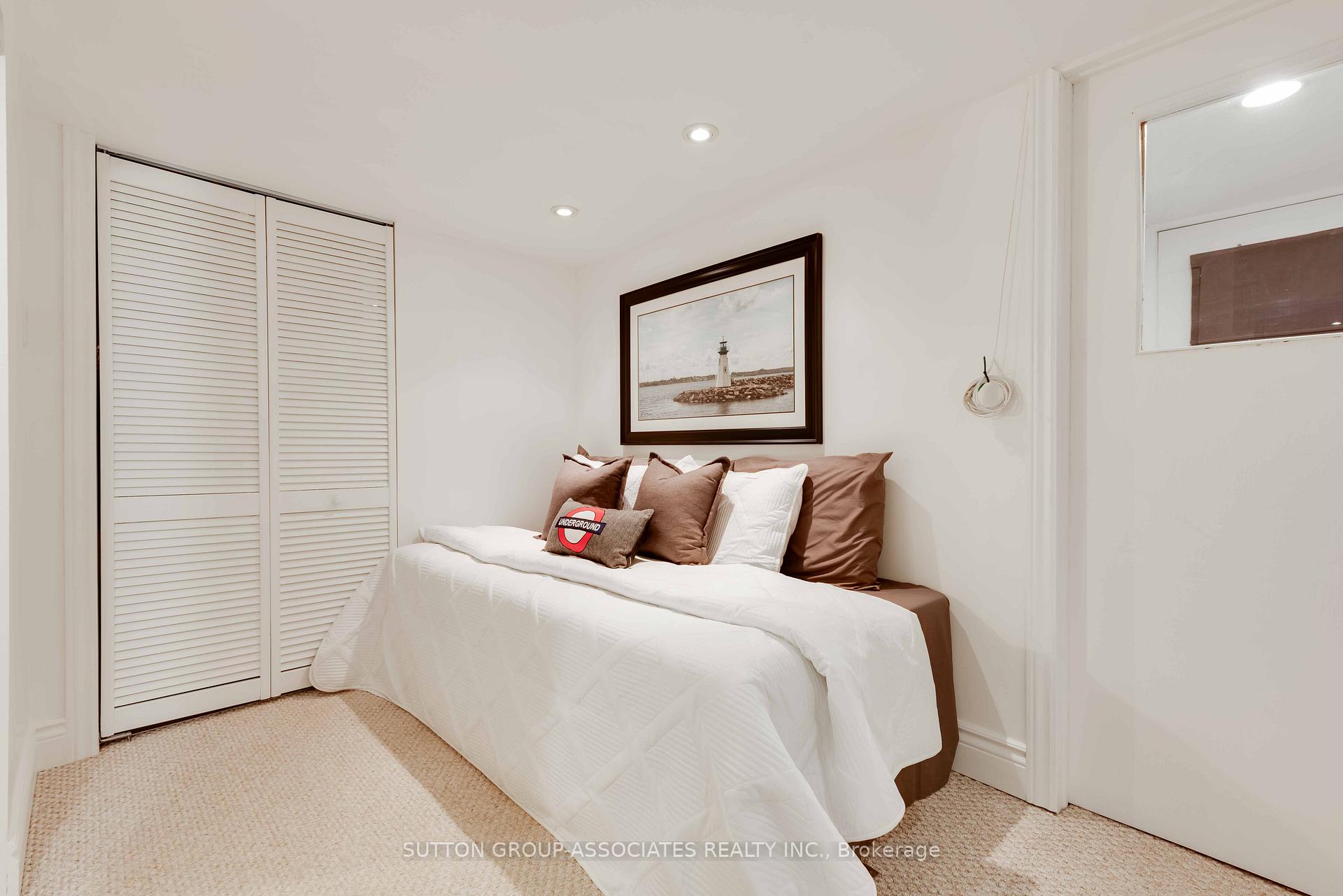 Photo 9 of 82 Roseneath Gardens, Toronto, Oakwood Village — HOMEH
