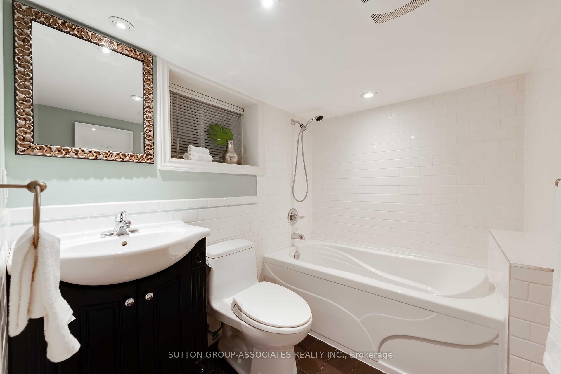 Photo 19 of 82 Roseneath Gardens, Toronto, Oakwood Village — HOMEH