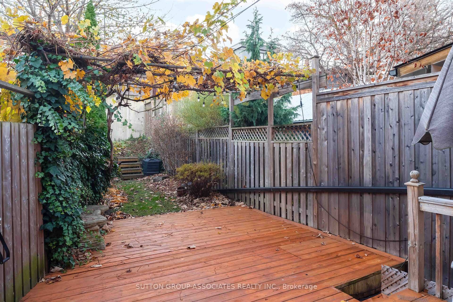 Photo 24 of 82 Roseneath Gardens, Toronto, Oakwood Village — HOMEH