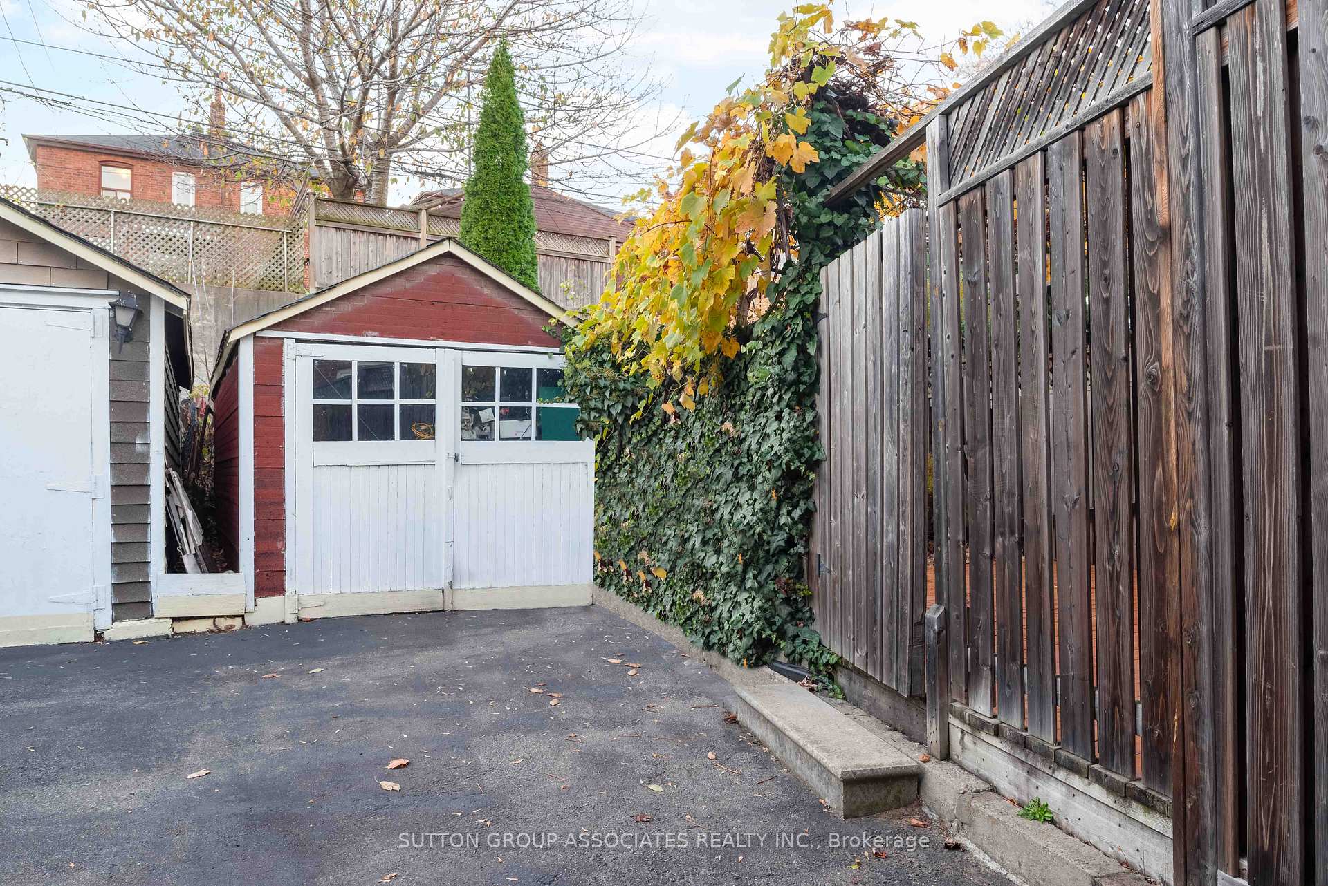 Photo 23 of 82 Roseneath Gardens, Toronto, Oakwood Village — HOMEH