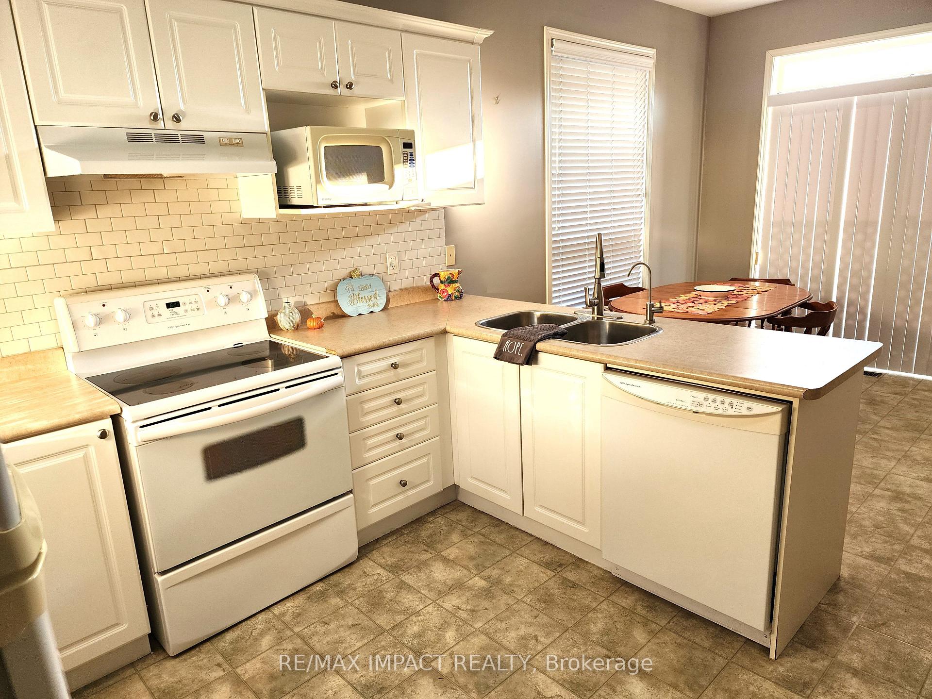 Photo 4 of 602 Aldershot Drive, Oshawa, Eastdale — HOMEH