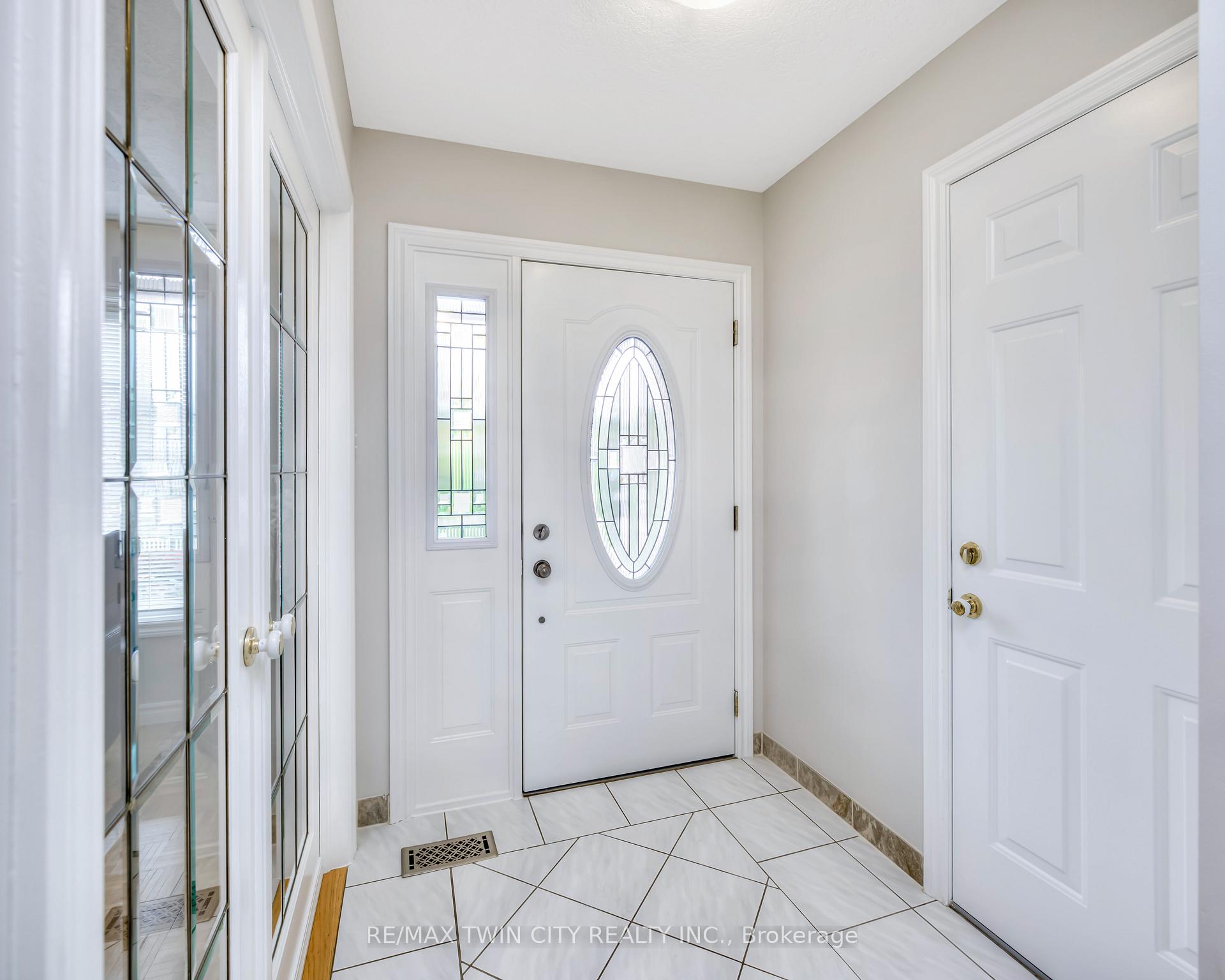 Photo 2 of 78 Misty Street, Kitchener — HOMEH