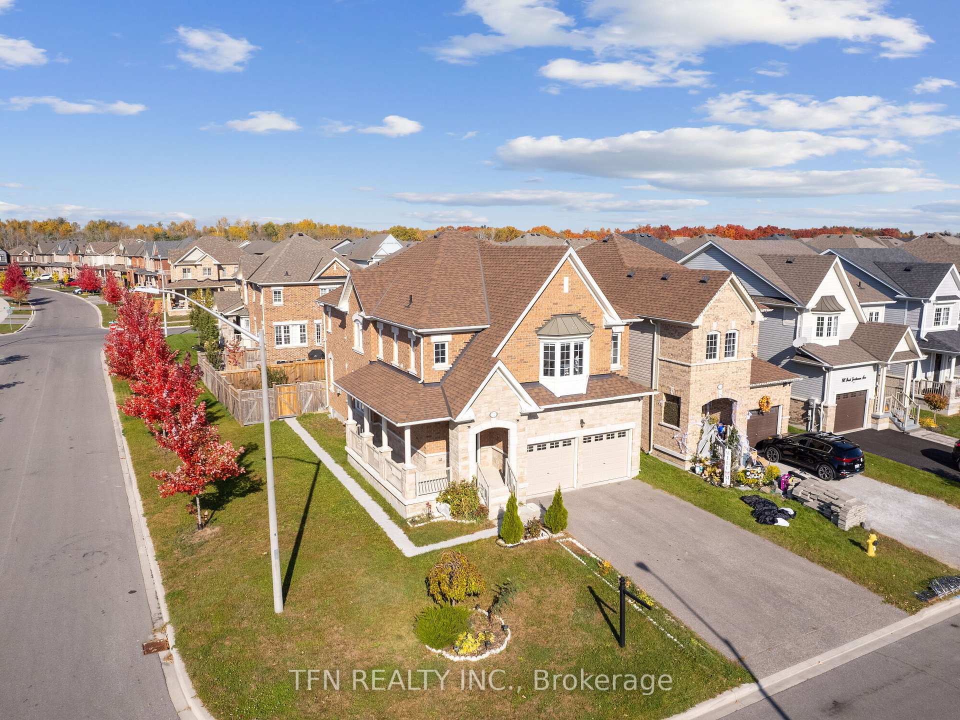 Photo 3 of 72 Fred Jackman Avenue, Clarington, Bowmanville — HOMEH
