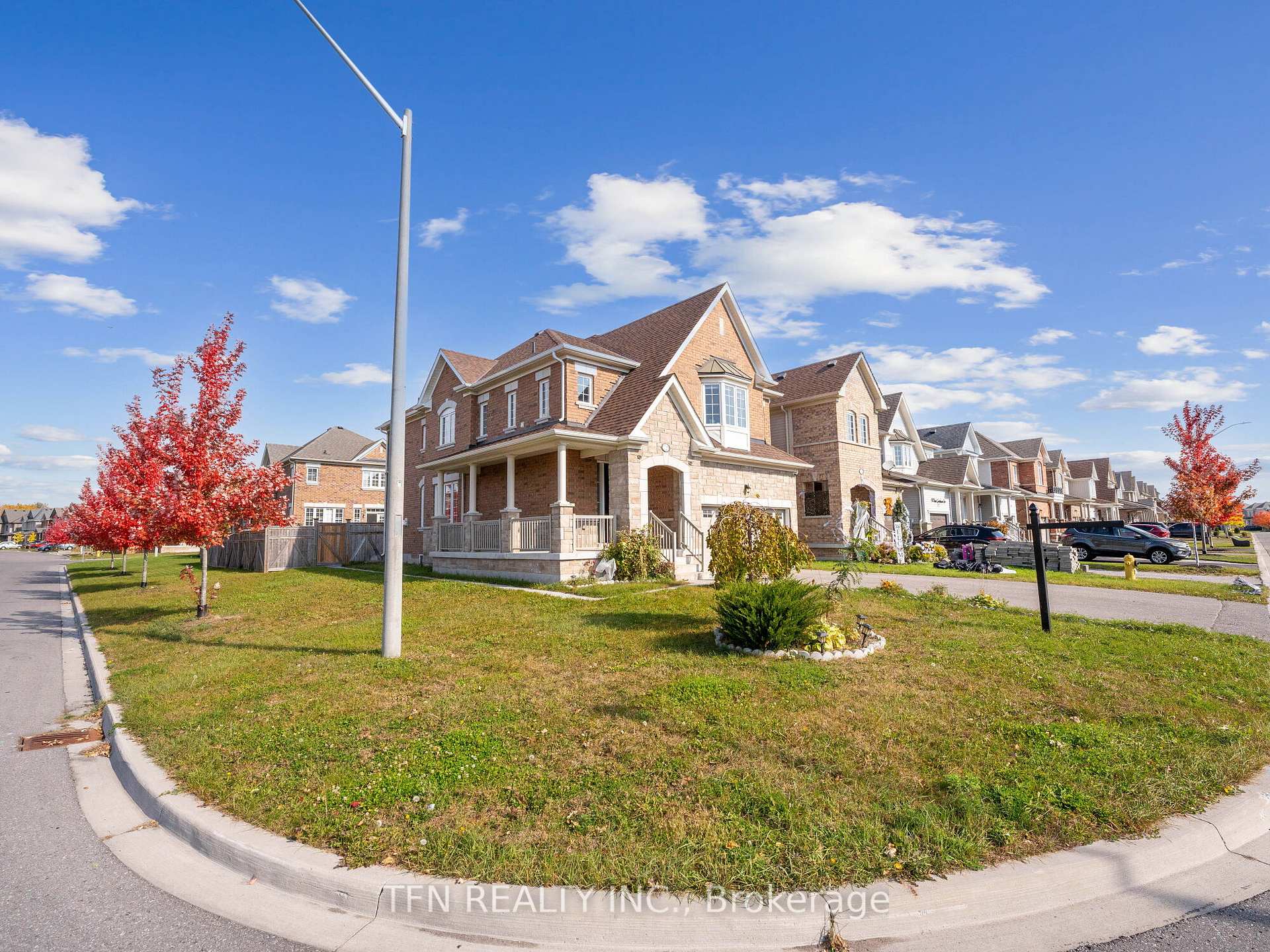 Photo 4 of 72 Fred Jackman Avenue, Clarington, Bowmanville — HOMEH