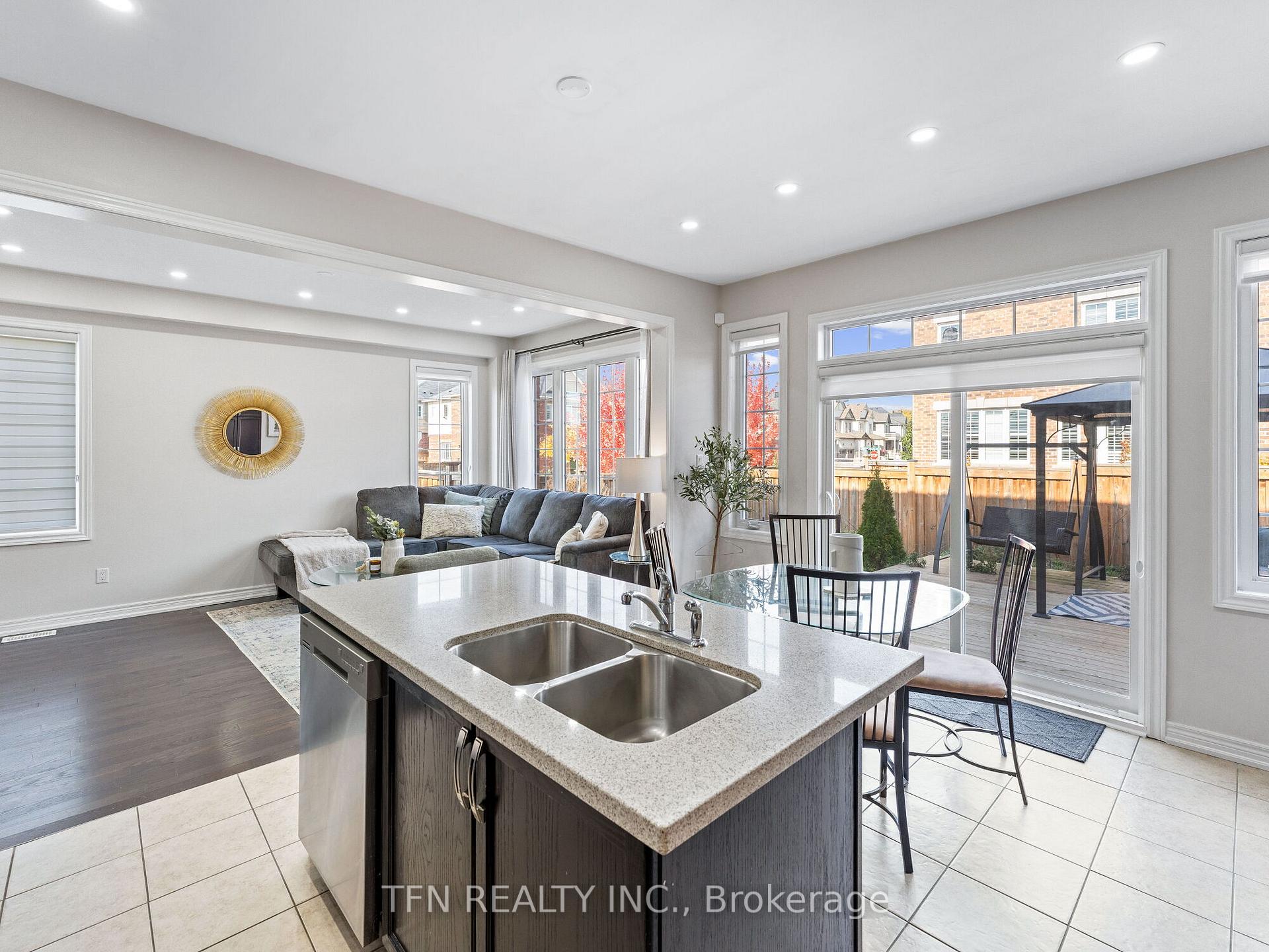 Photo 13 of 72 Fred Jackman Avenue, Clarington, Bowmanville — HOMEH