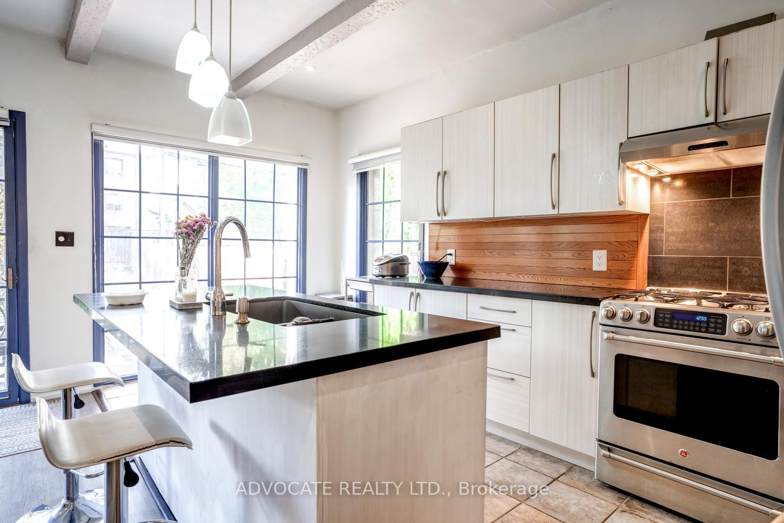 Photo 11 of 302 Richview Avenue, Toronto, Forest Hill South — HOMEH