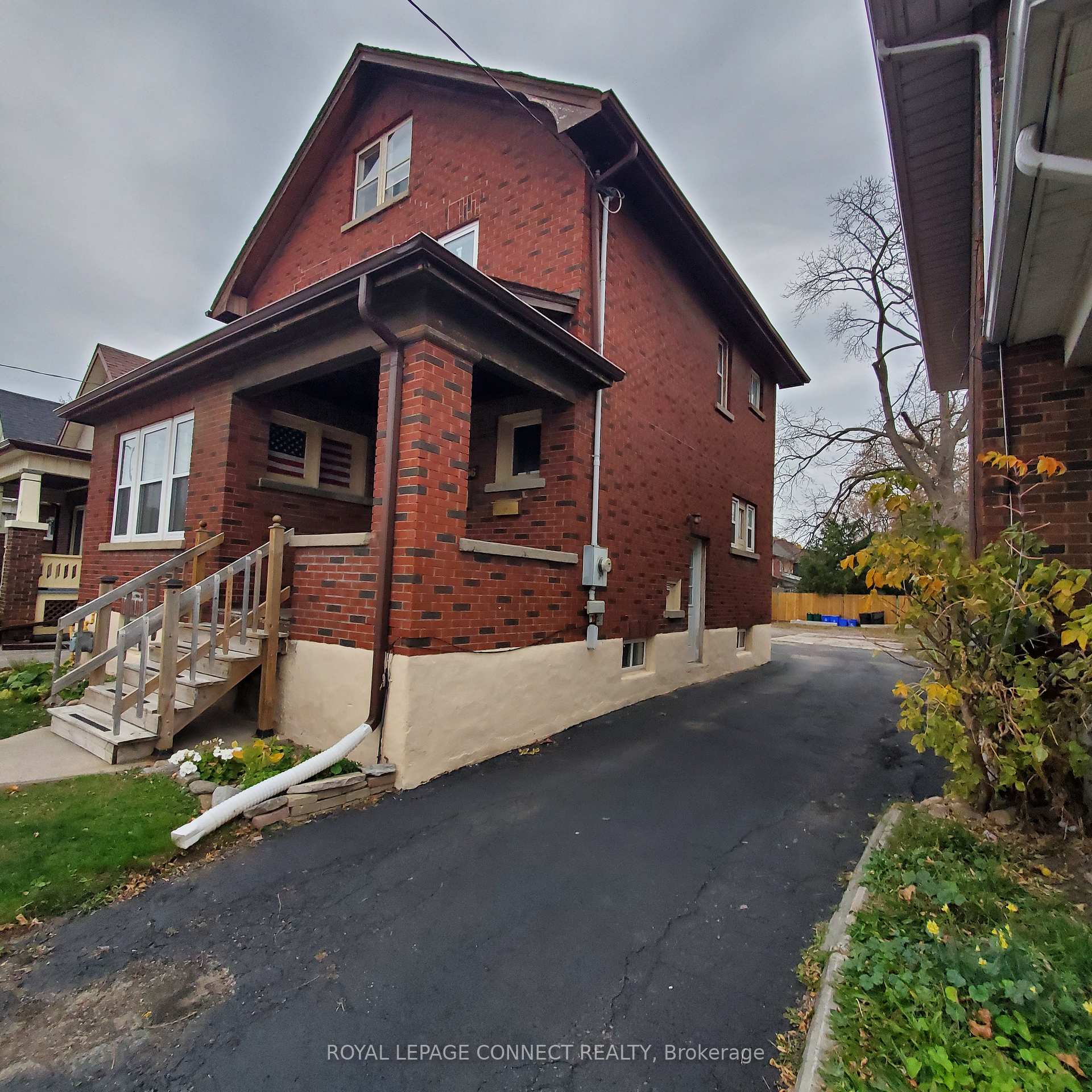Photo 10 of 156 Adelaide Avenue E, Oshawa, O'Neill — HOMEH