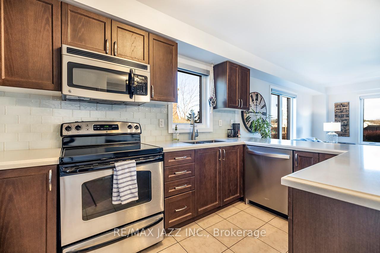 Photo 10 of 35 Summerside Avenue, Whitby, Taunton North — HOMEH