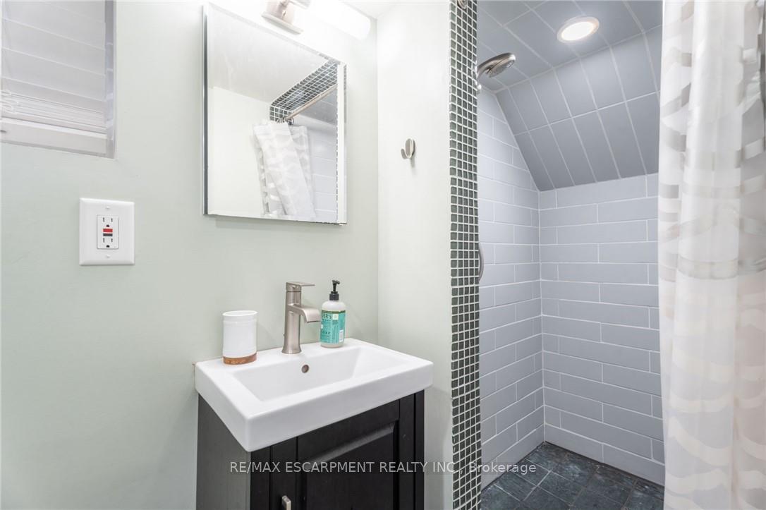 Photo 21 of 28 Britannia Avenue, Hamilton, Crown Point — HOMEH
