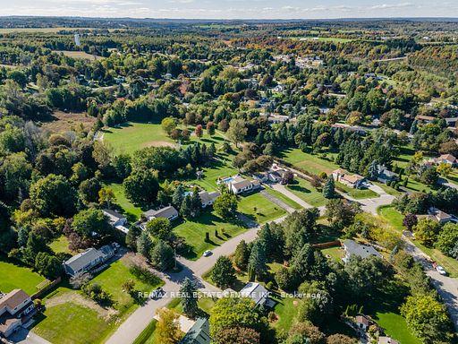 Photo 11 of 17 Holmes Drive, Caledon, Mono Mills — HOMEH