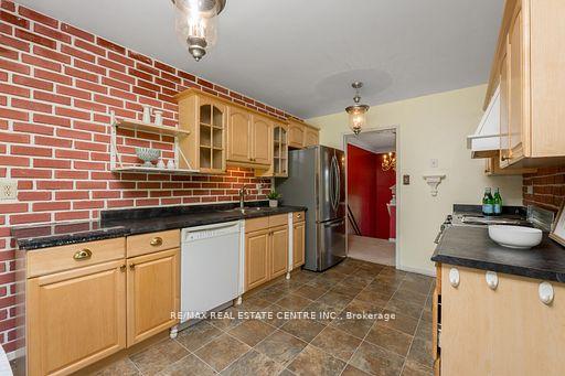 Photo 20 of 17 Holmes Drive, Caledon, Mono Mills — HOMEH