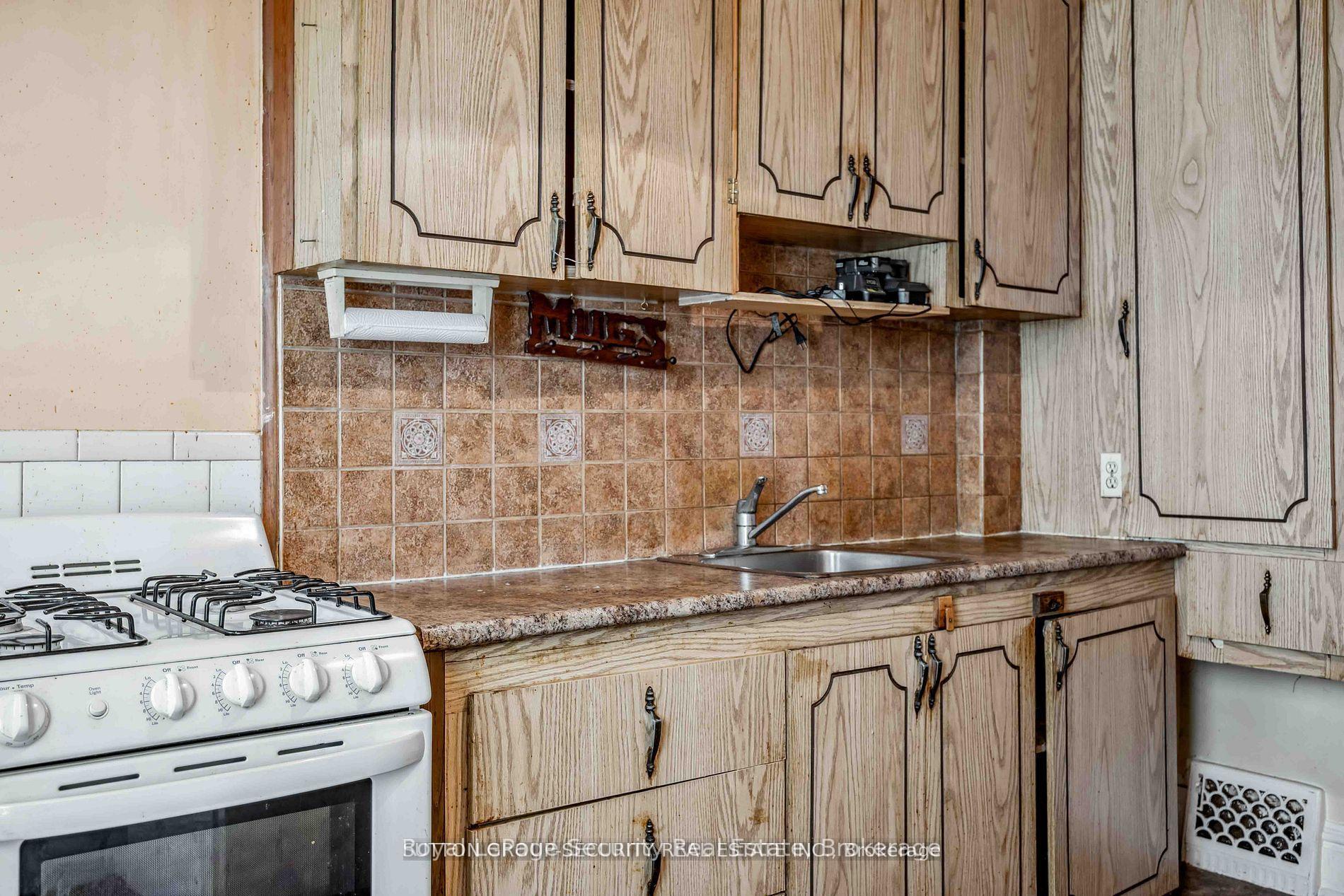 Photo 6 of 45 Strader Avenue, Toronto, Oakwood Village — HOMEH