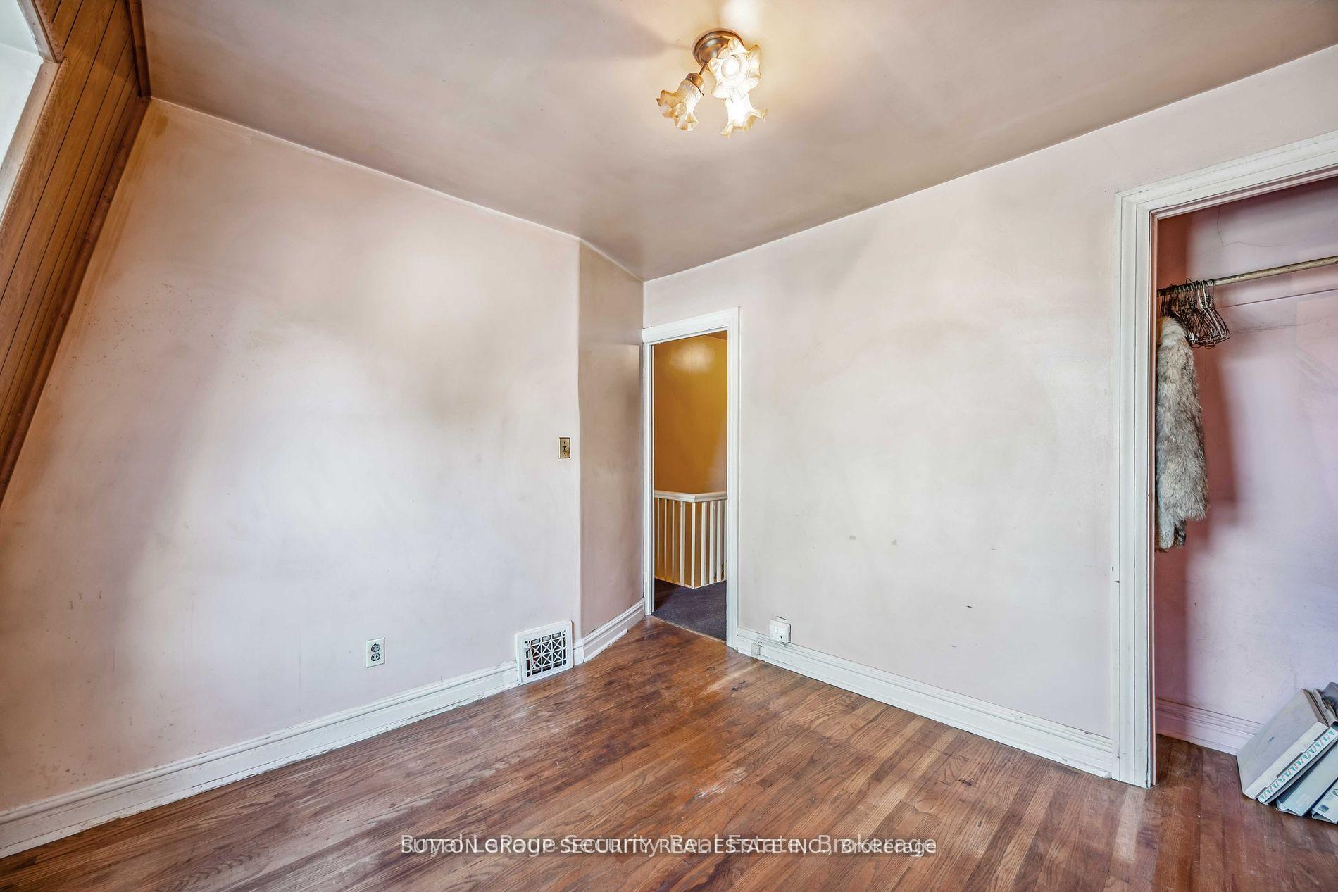 Photo 20 of 45 Strader Avenue, Toronto, Oakwood Village — HOMEH