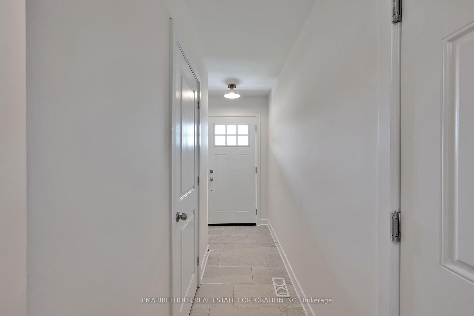 Photo 3 of 99 Staples Boulevard, Smiths Falls — HOMEH