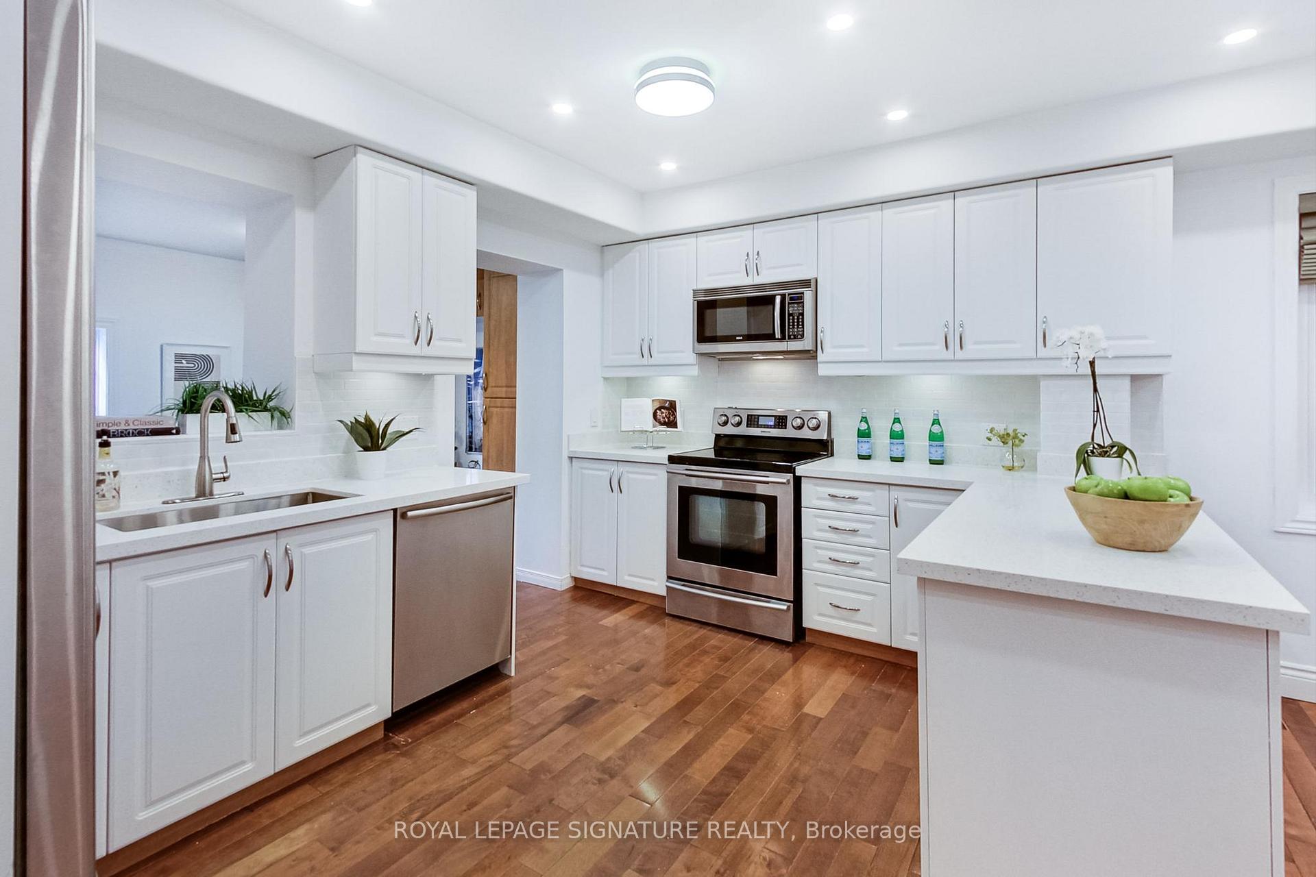 Photo 17 of 22 Thyra Avenue, Toronto, Crescent Town — HOMEH
