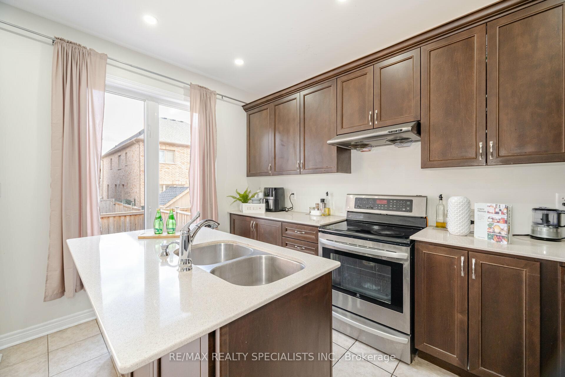 Photo 12 of 27 Fulmer Road, Brampton, Northwest Brampton — HOMEH