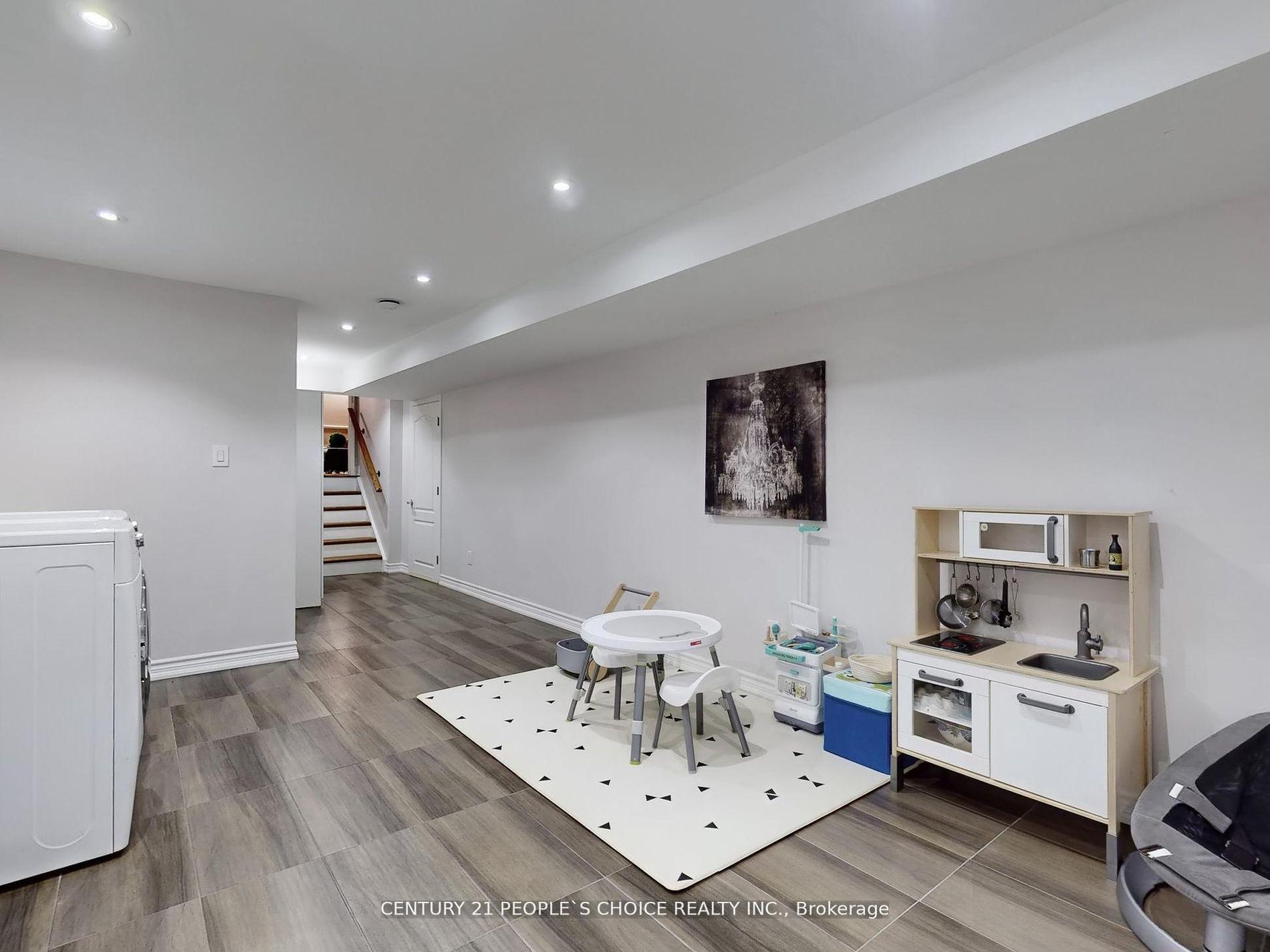 Photo 23 of 50 Pluto Drive, Brampton, Madoc — HOMEH