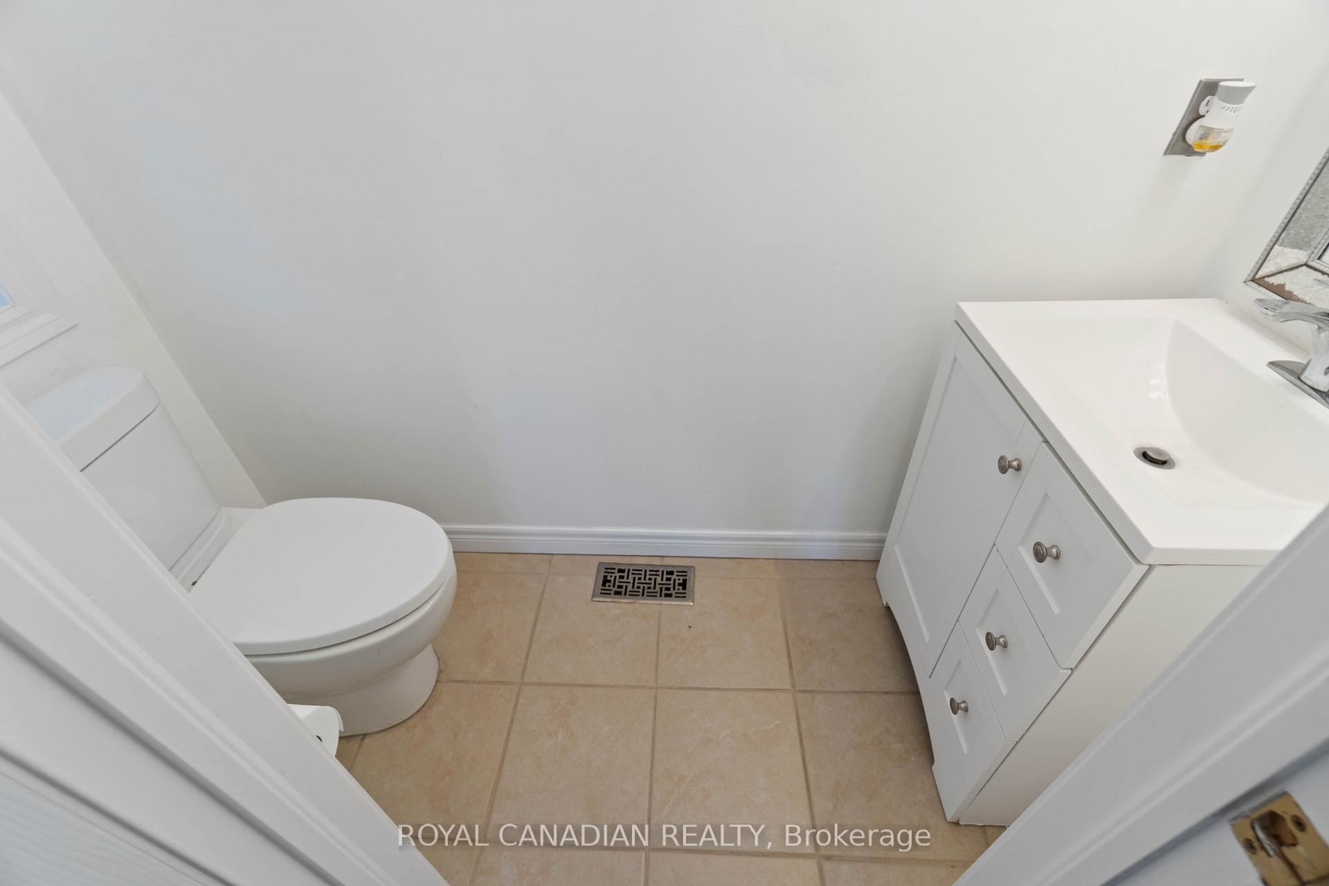 Photo 8 of 444 Doon South Drive, Kitchener, Doon South — HOMEH