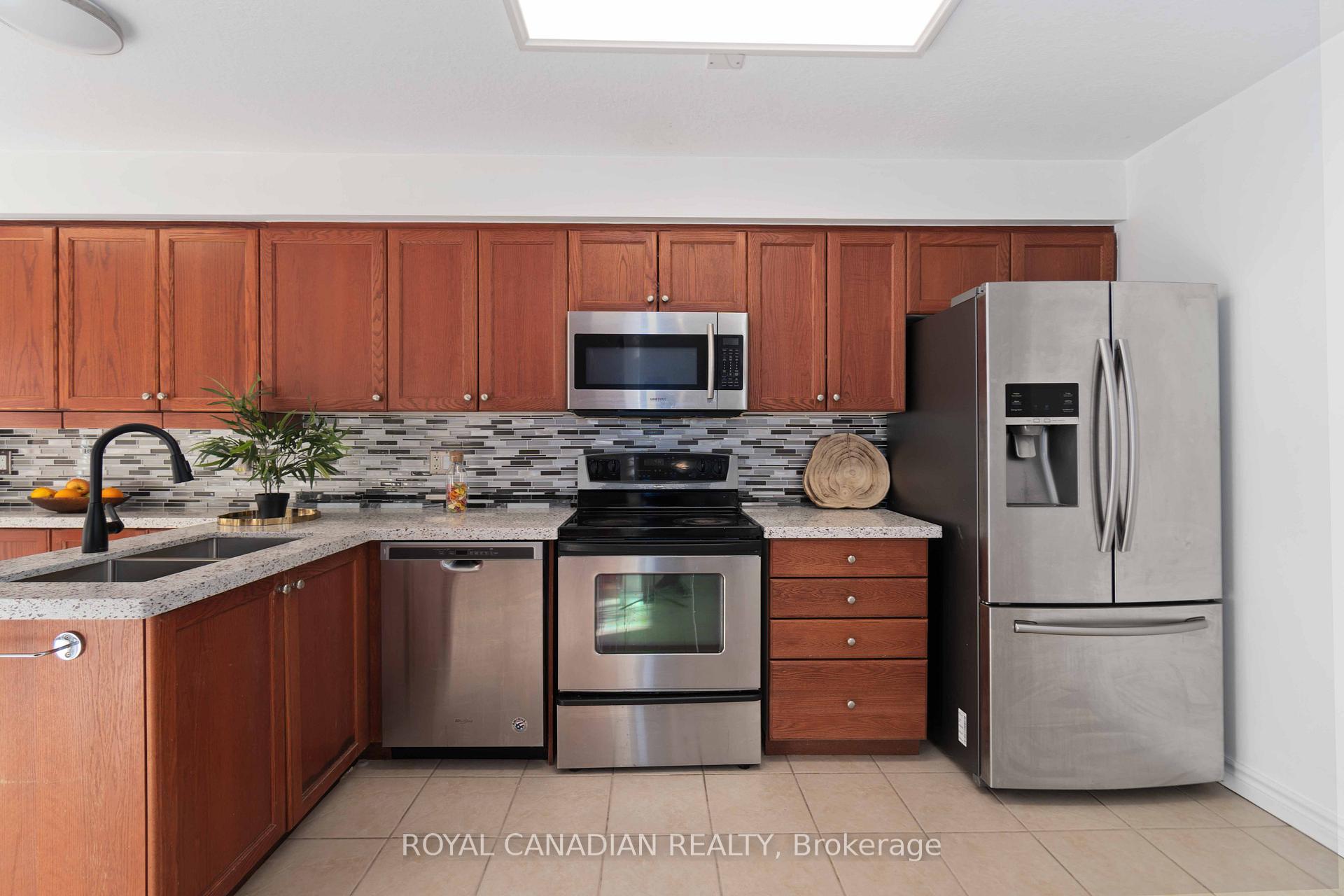 Photo 17 of 444 Doon South Drive, Kitchener, Doon South — HOMEH
