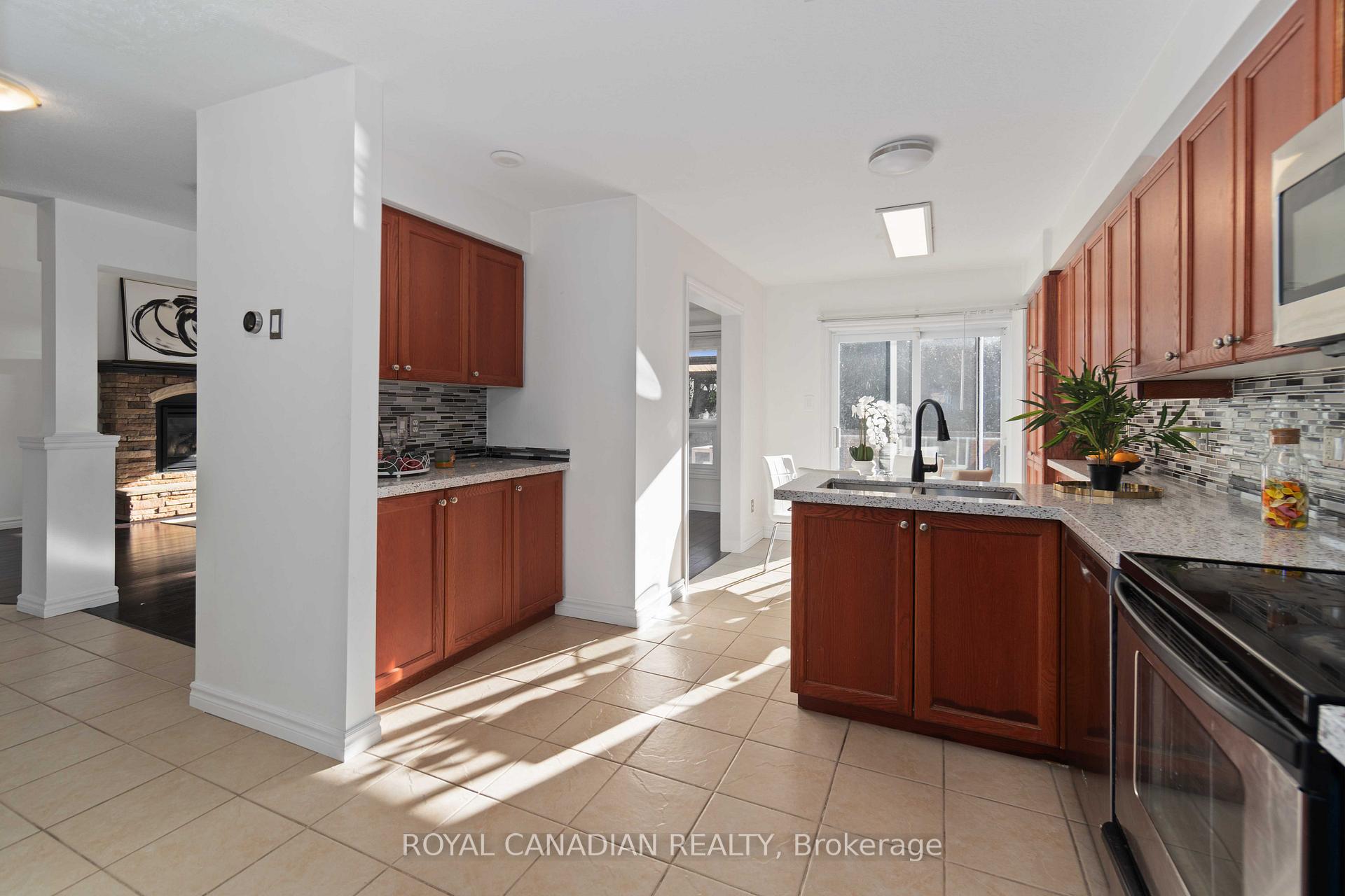 Photo 19 of 444 Doon South Drive, Kitchener, Doon South — HOMEH
