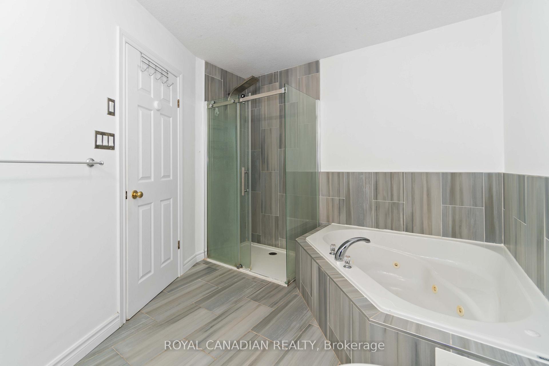 Photo 35 of 444 Doon South Drive, Kitchener, Doon South — HOMEH