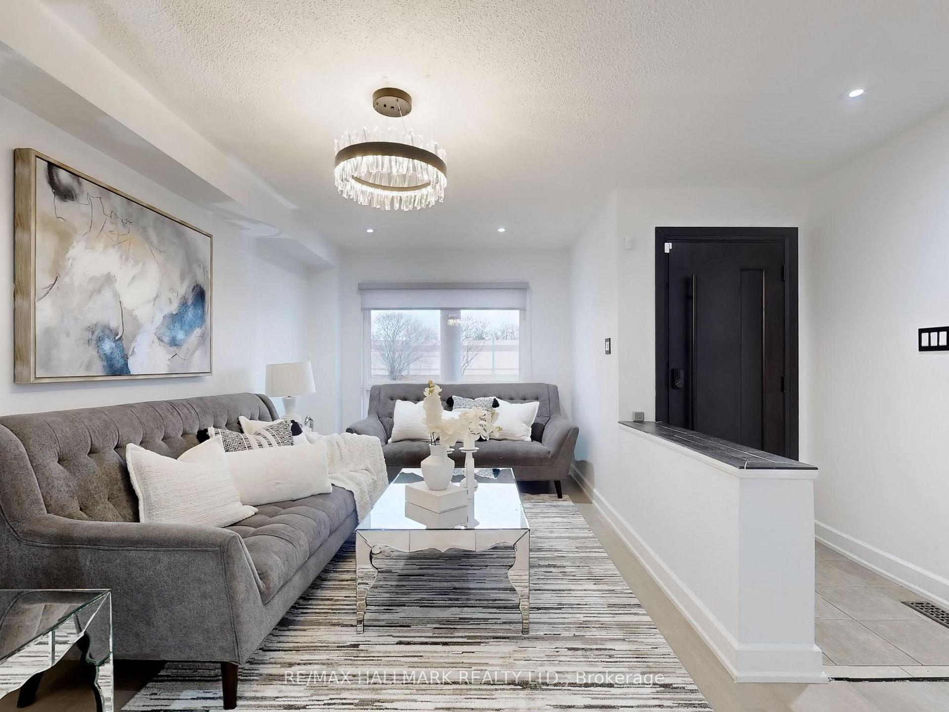 Photo 4 of 338 Hawkview Boulevard, Vaughan, Vellore Village — HOMEH
