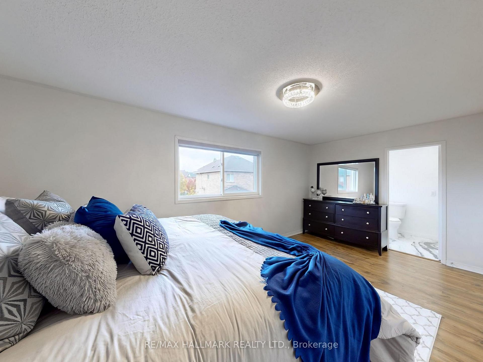 Photo 21 of 338 Hawkview Boulevard, Vaughan, Vellore Village — HOMEH
