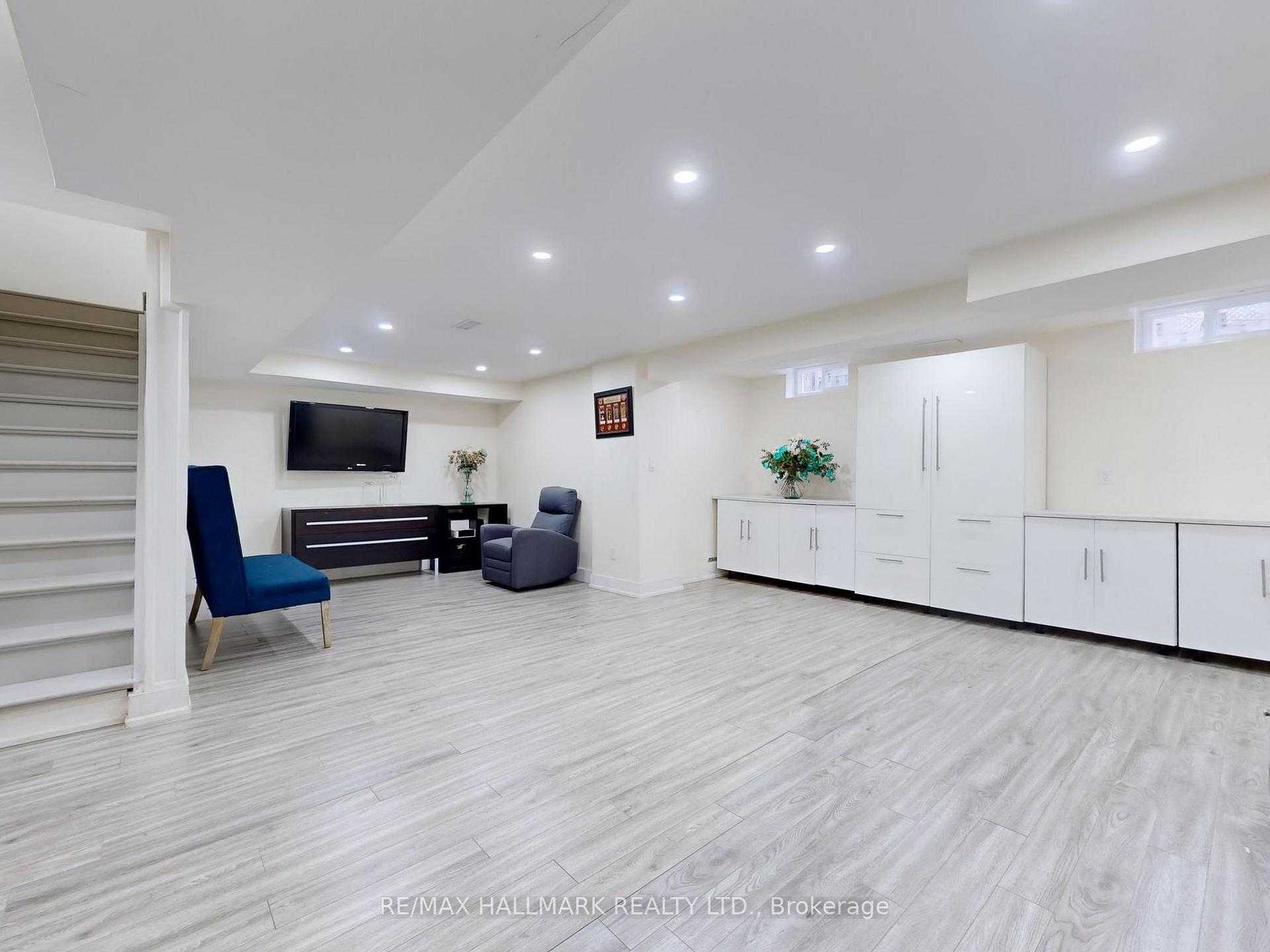 Photo 17 of 338 Hawkview Boulevard, Vaughan, Vellore Village — HOMEH