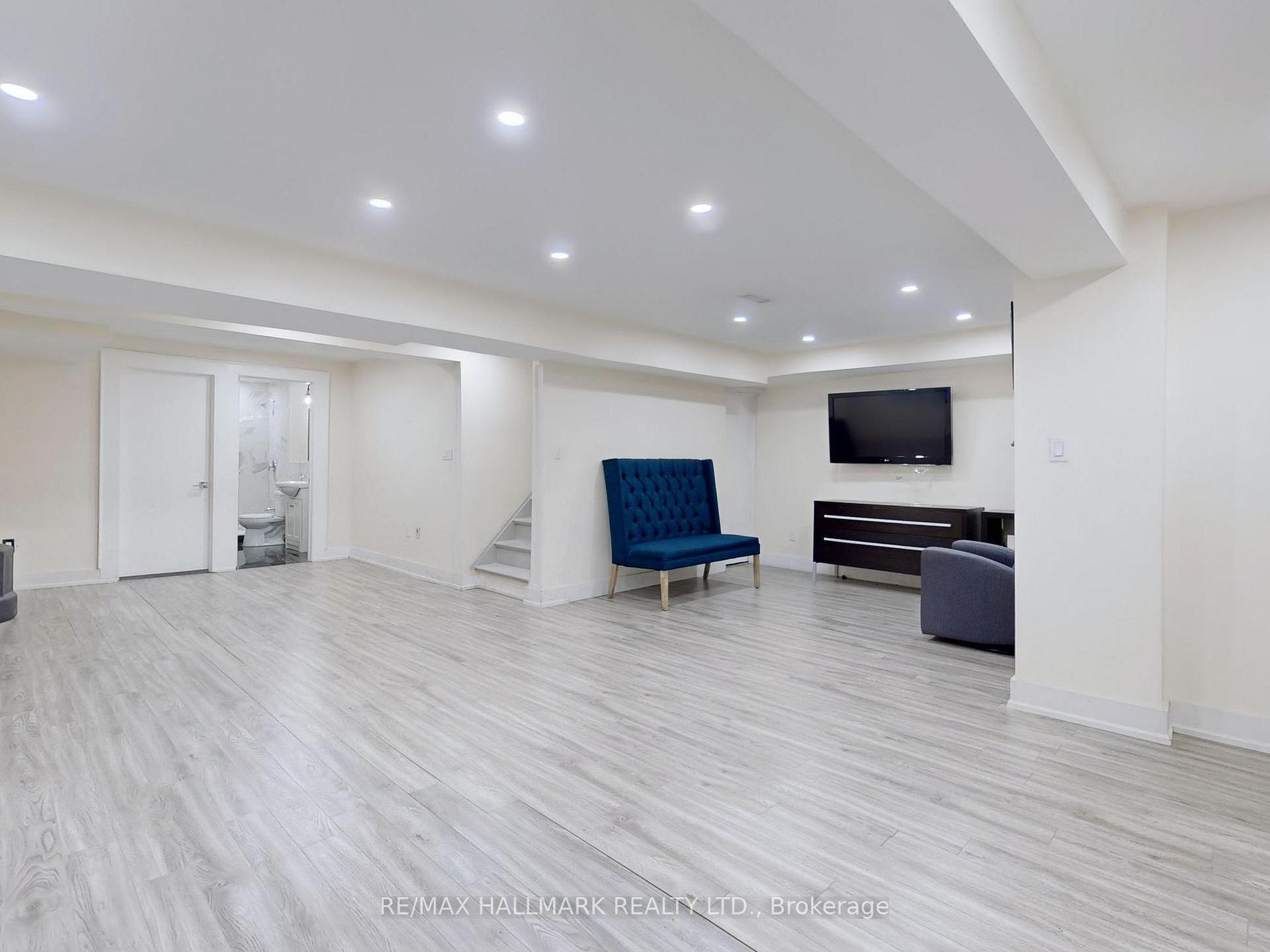 Photo 19 of 338 Hawkview Boulevard, Vaughan, Vellore Village — HOMEH
