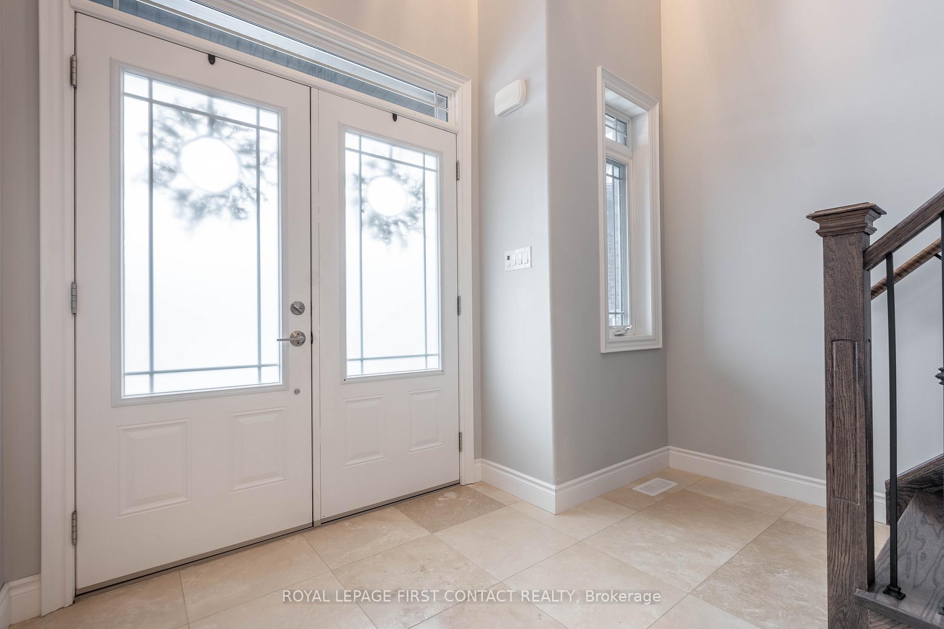 Photo 3 of 34 Lowry Court, Barrie, Edgehill Drive — HOMEH