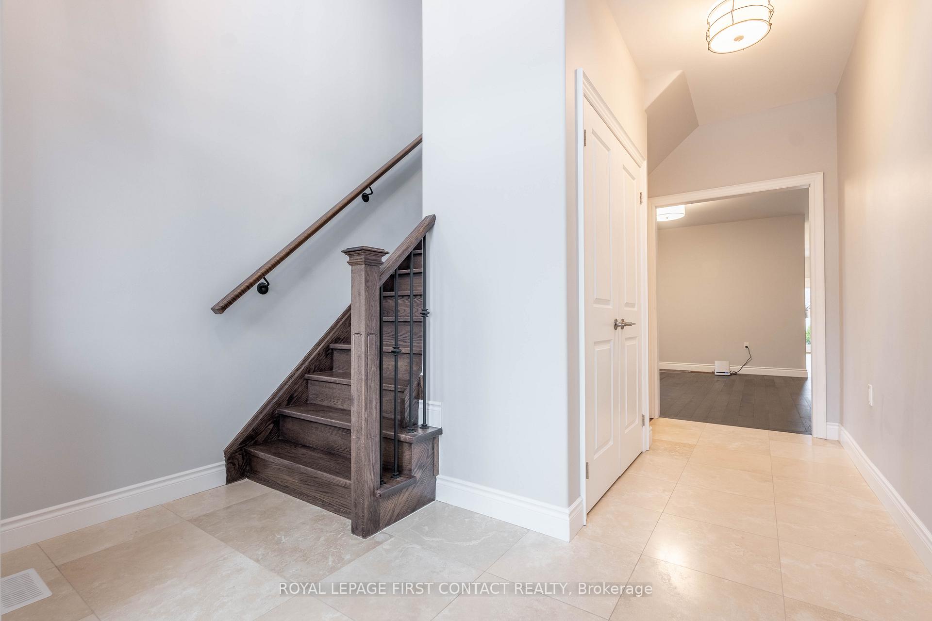 Photo 4 of 34 Lowry Court, Barrie, Edgehill Drive — HOMEH