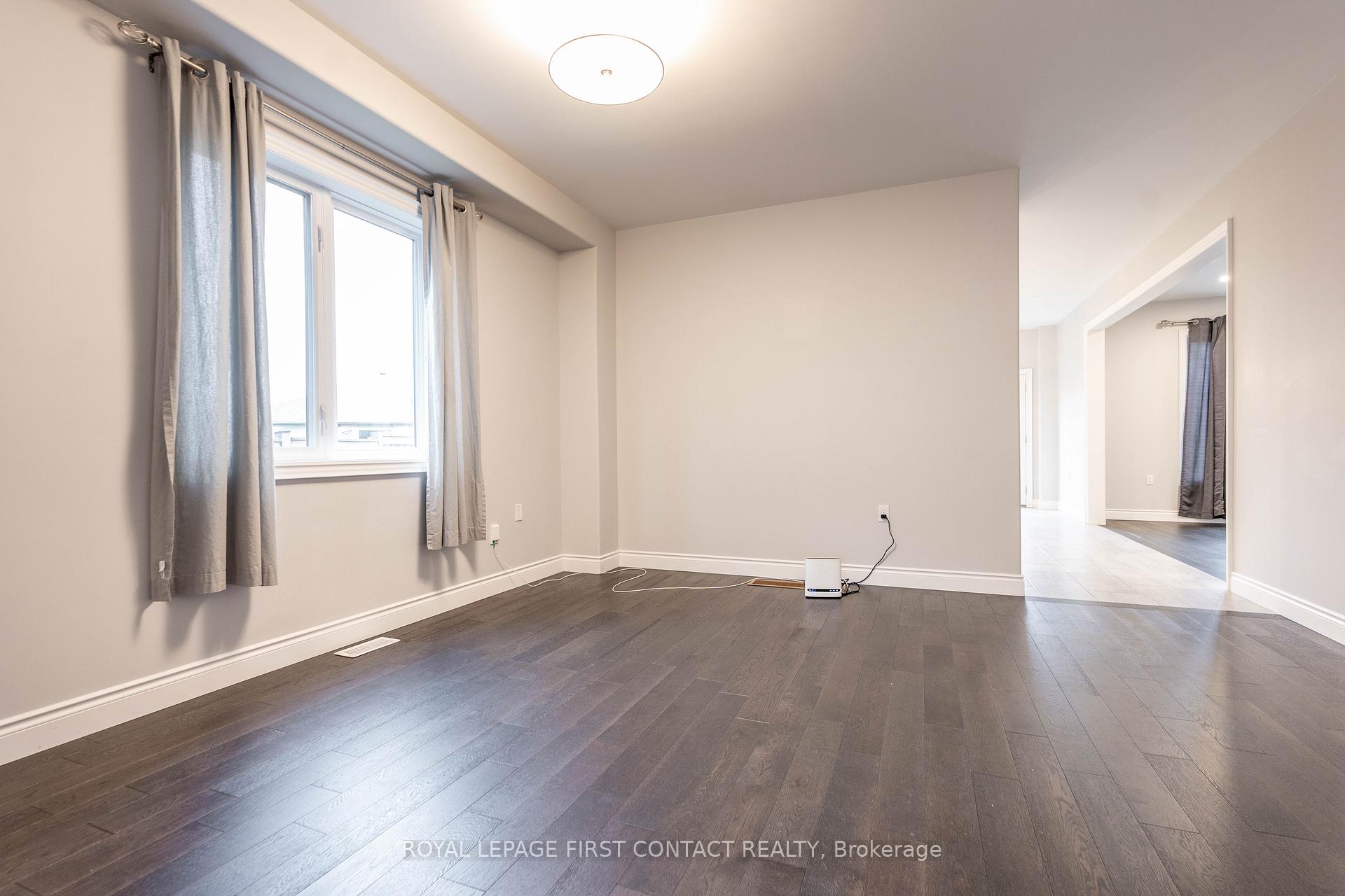 Photo 5 of 34 Lowry Court, Barrie, Edgehill Drive — HOMEH