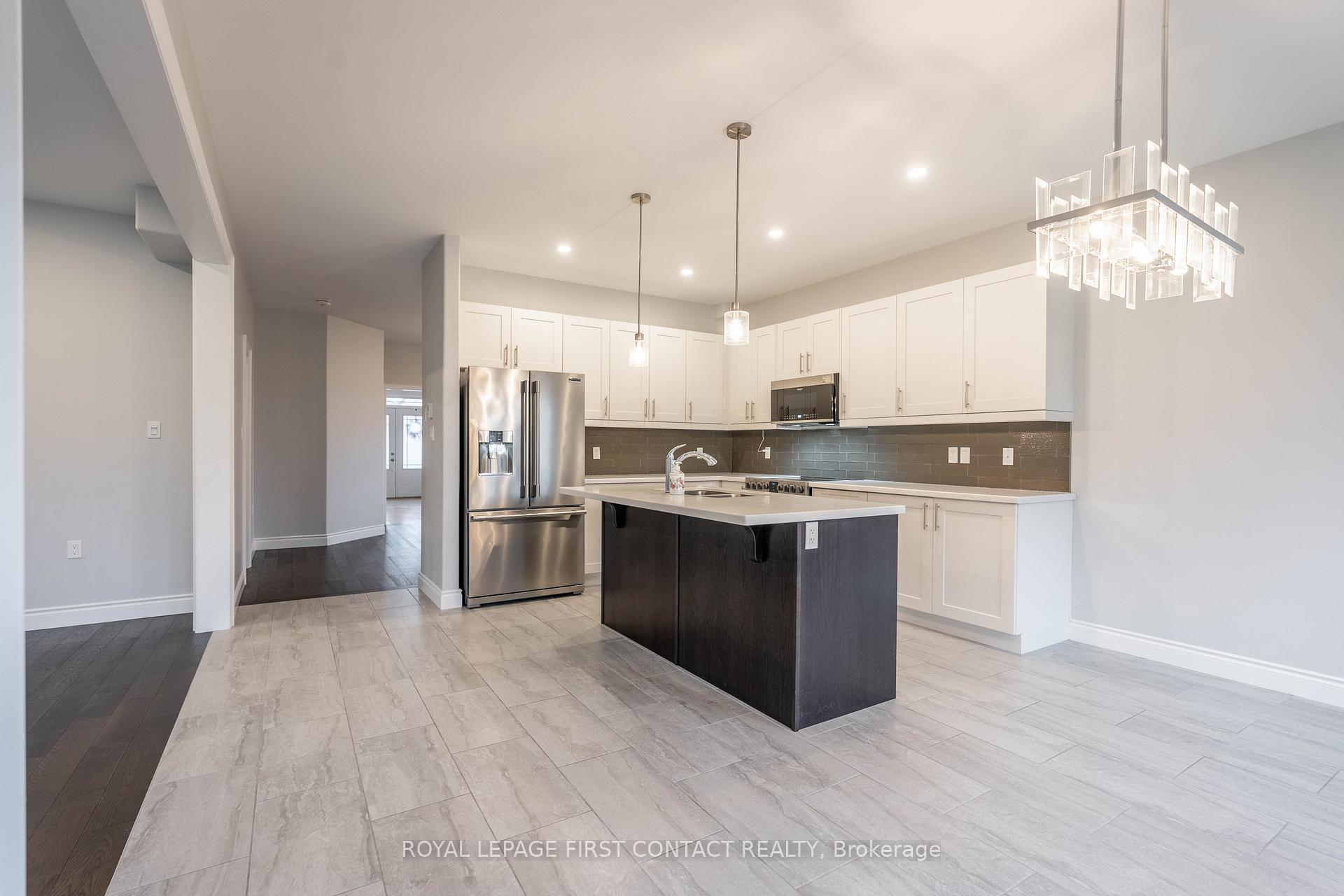 Photo 6 of 34 Lowry Court, Barrie, Edgehill Drive — HOMEH
