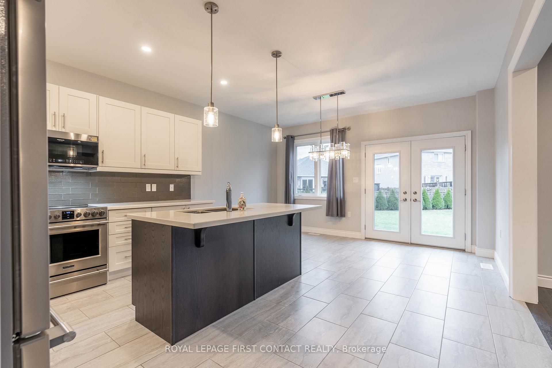 Photo 7 of 34 Lowry Court, Barrie, Edgehill Drive — HOMEH