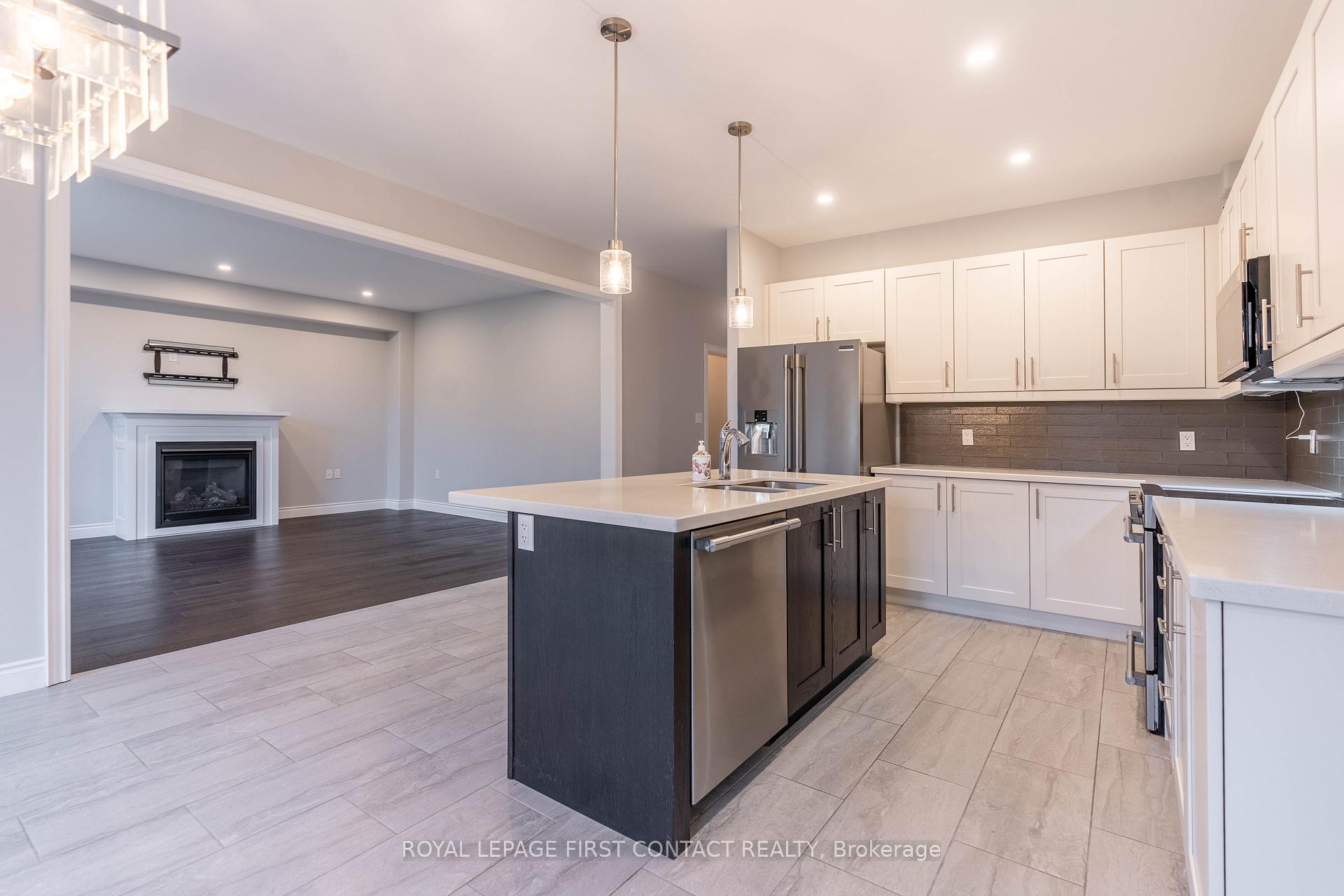 Photo 8 of 34 Lowry Court, Barrie, Edgehill Drive — HOMEH