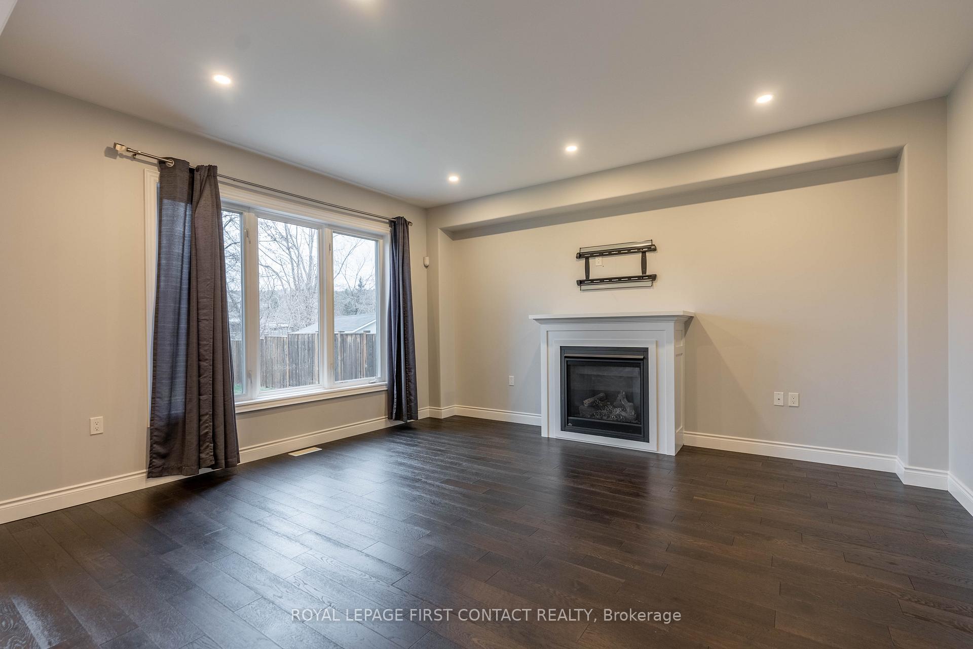 Photo 9 of 34 Lowry Court, Barrie, Edgehill Drive — HOMEH