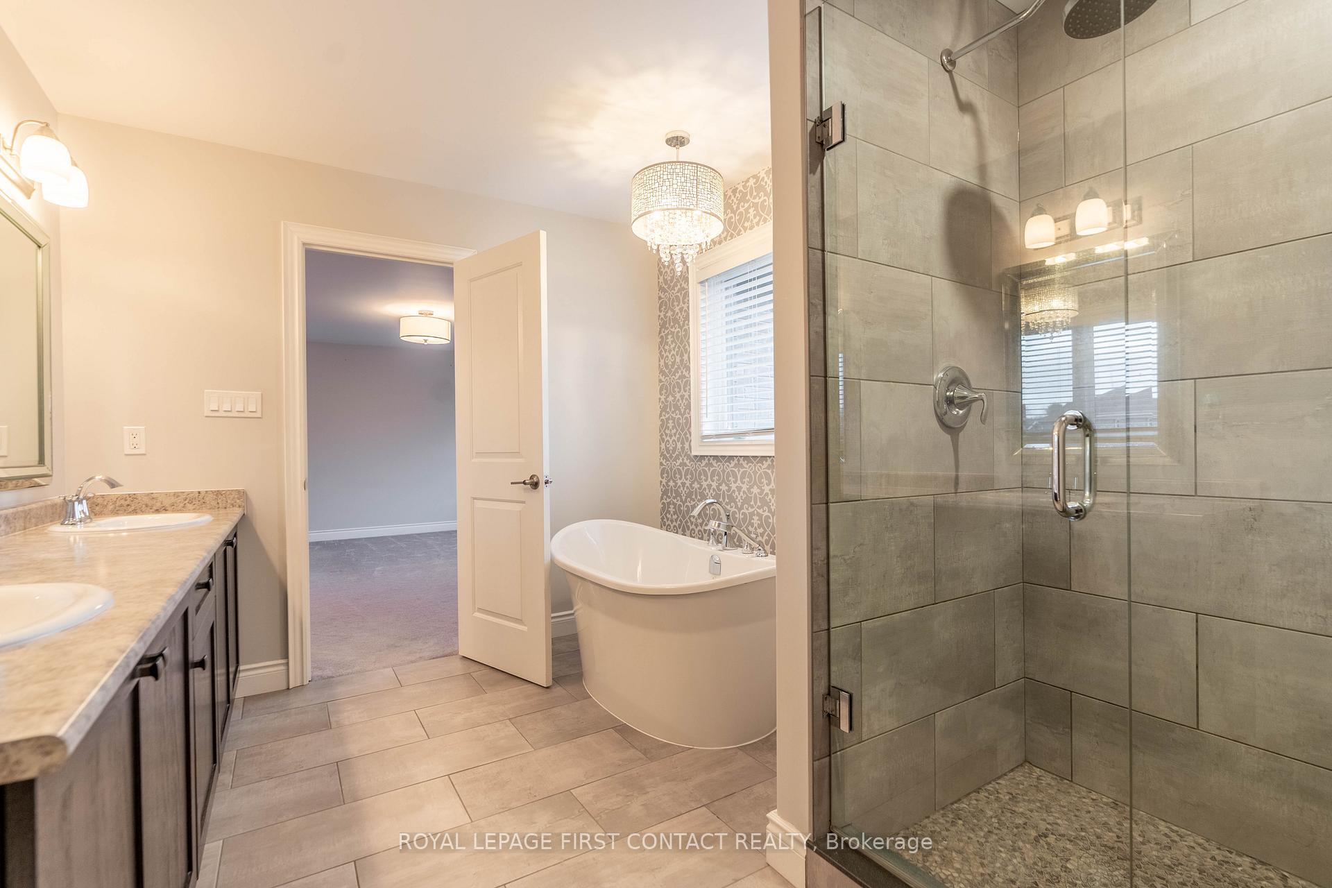 Photo 16 of 34 Lowry Court, Barrie, Edgehill Drive — HOMEH