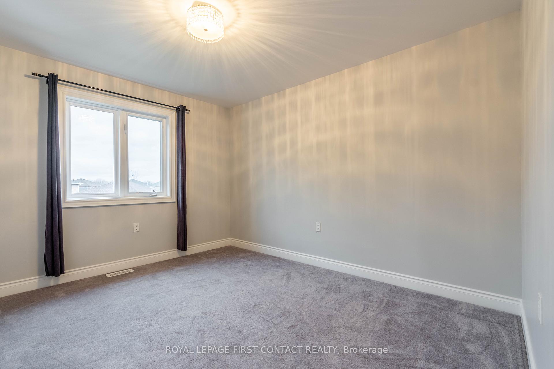 Photo 17 of 34 Lowry Court, Barrie, Edgehill Drive — HOMEH